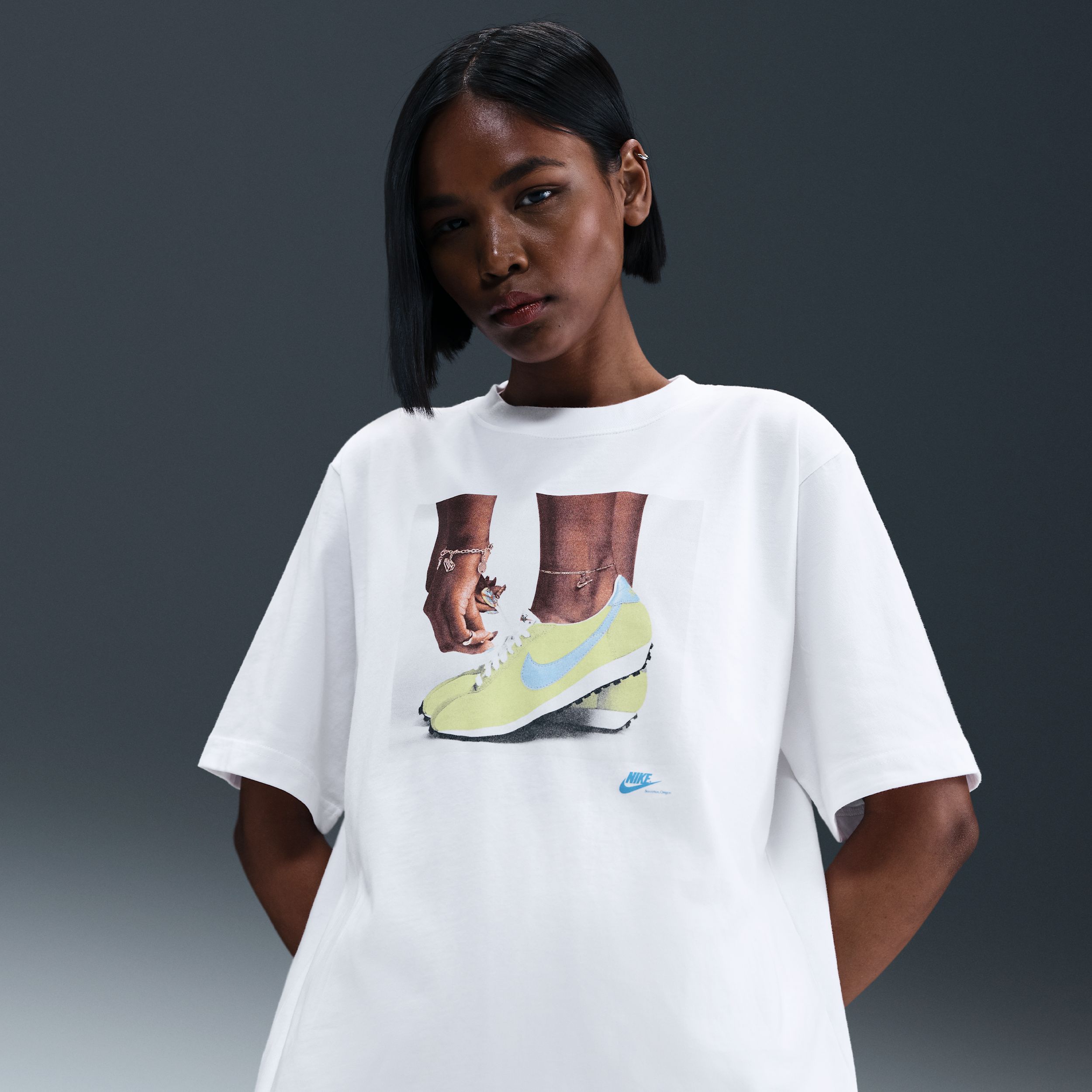 Thumbnail - Nike T-Shirt mit weitem Schnitt (Damen) - Weiß