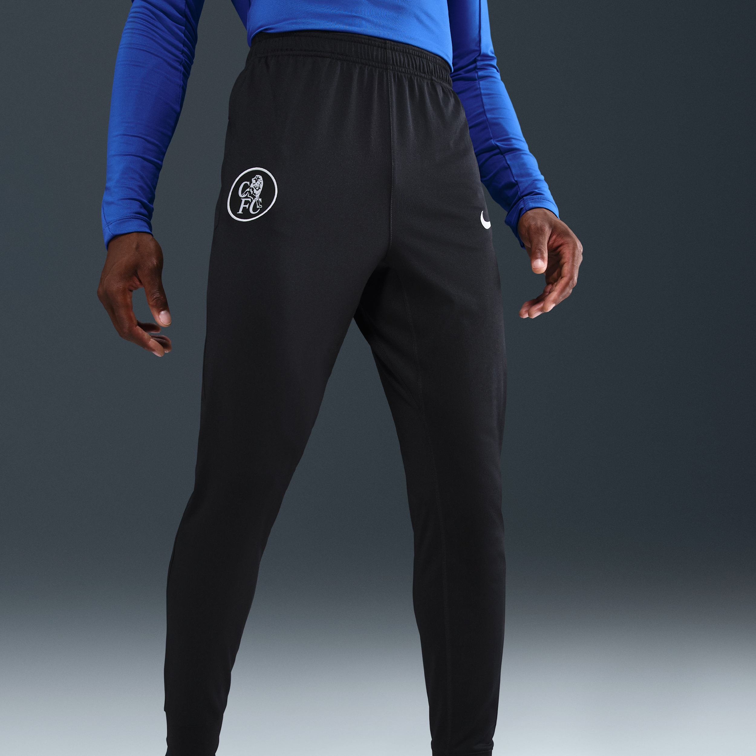 Thumbnail - FC Chelsea Strike Third Nike Dri-FIT Total 90 Fußball-Trainingshose aus Strickmaterial (Herren) - Schwarz