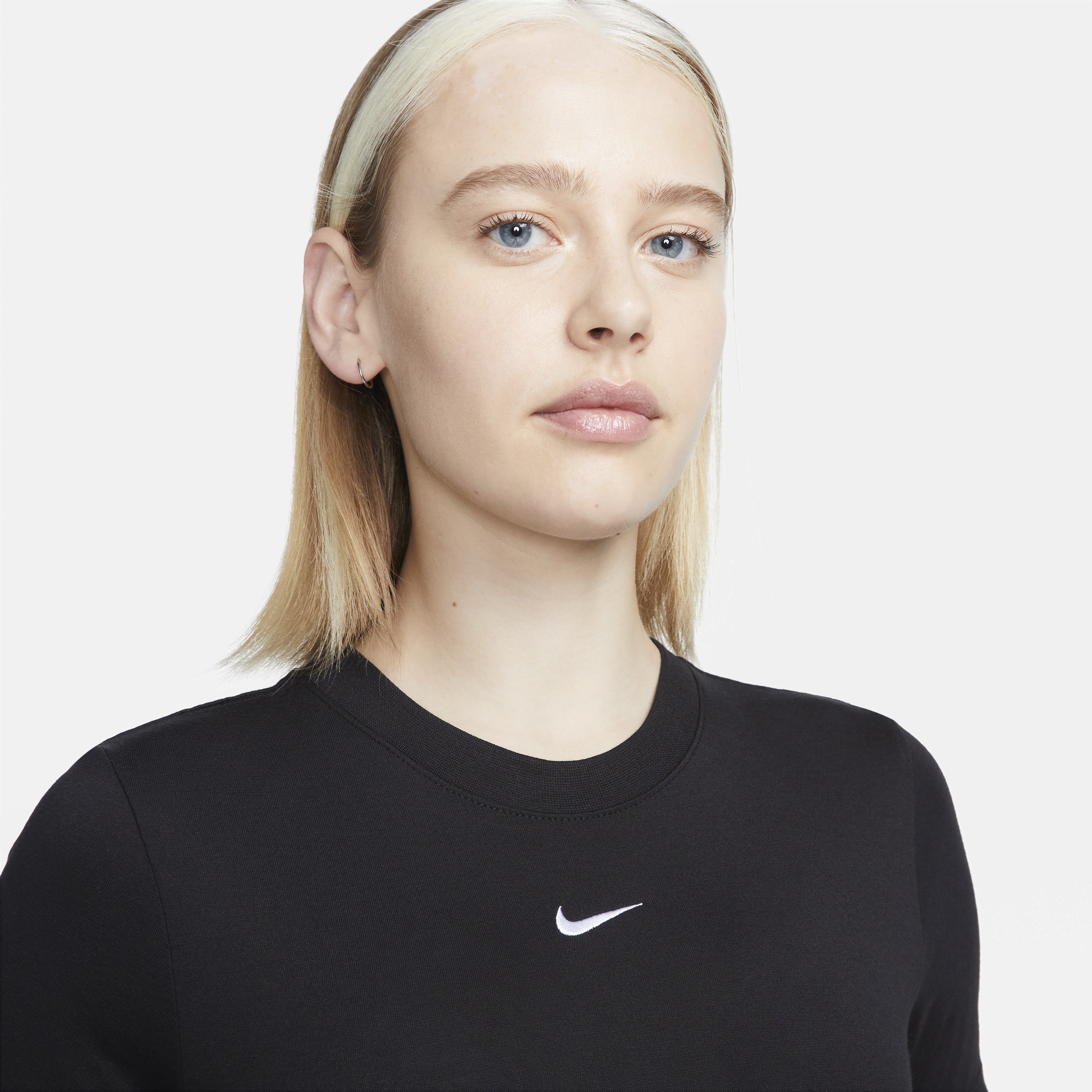 T-shirt slim court Nike Sportswear Essential pour femme - Noir