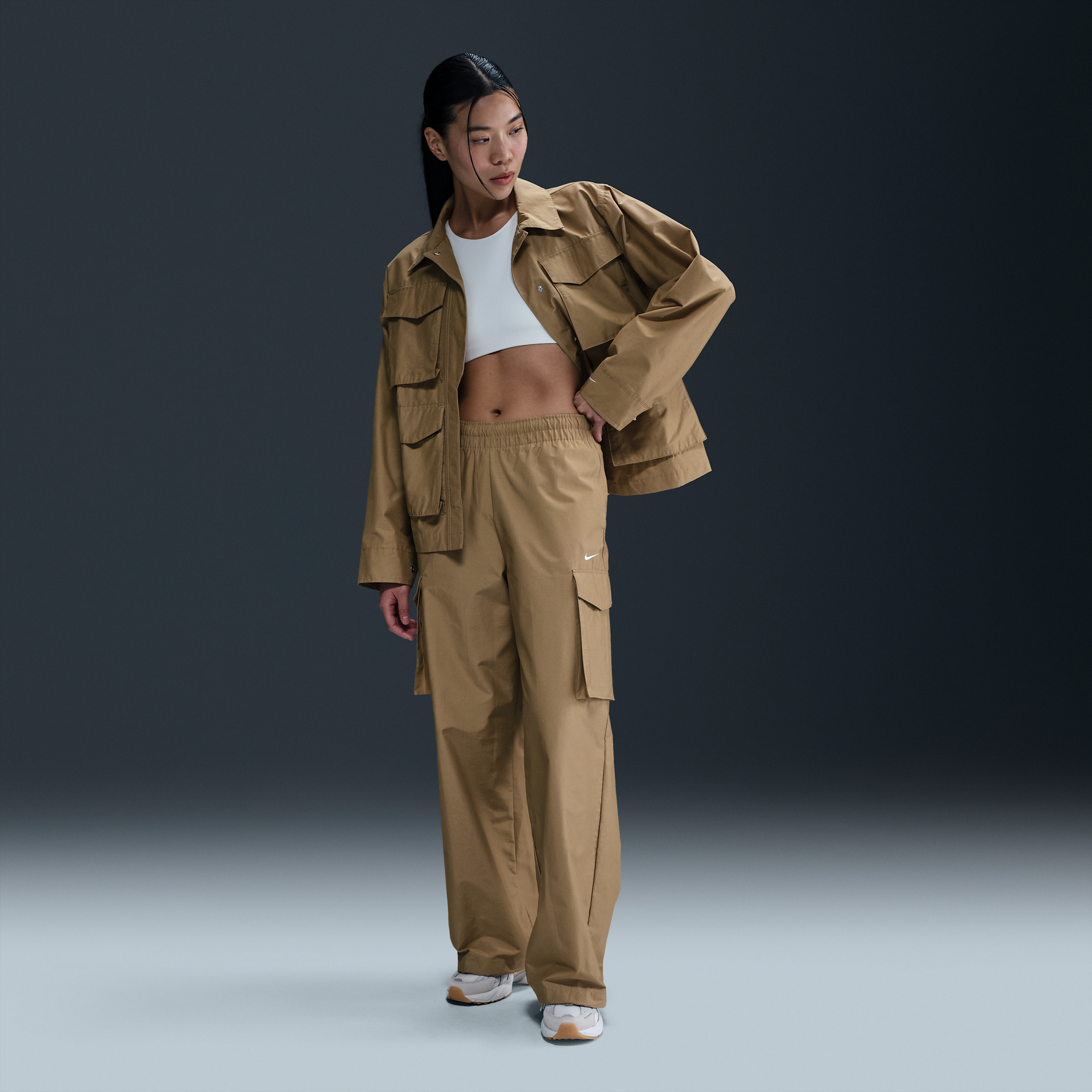 Nike Sportswear Everything Wovens cargobroek met halfhoge taille voor dames - Bruin