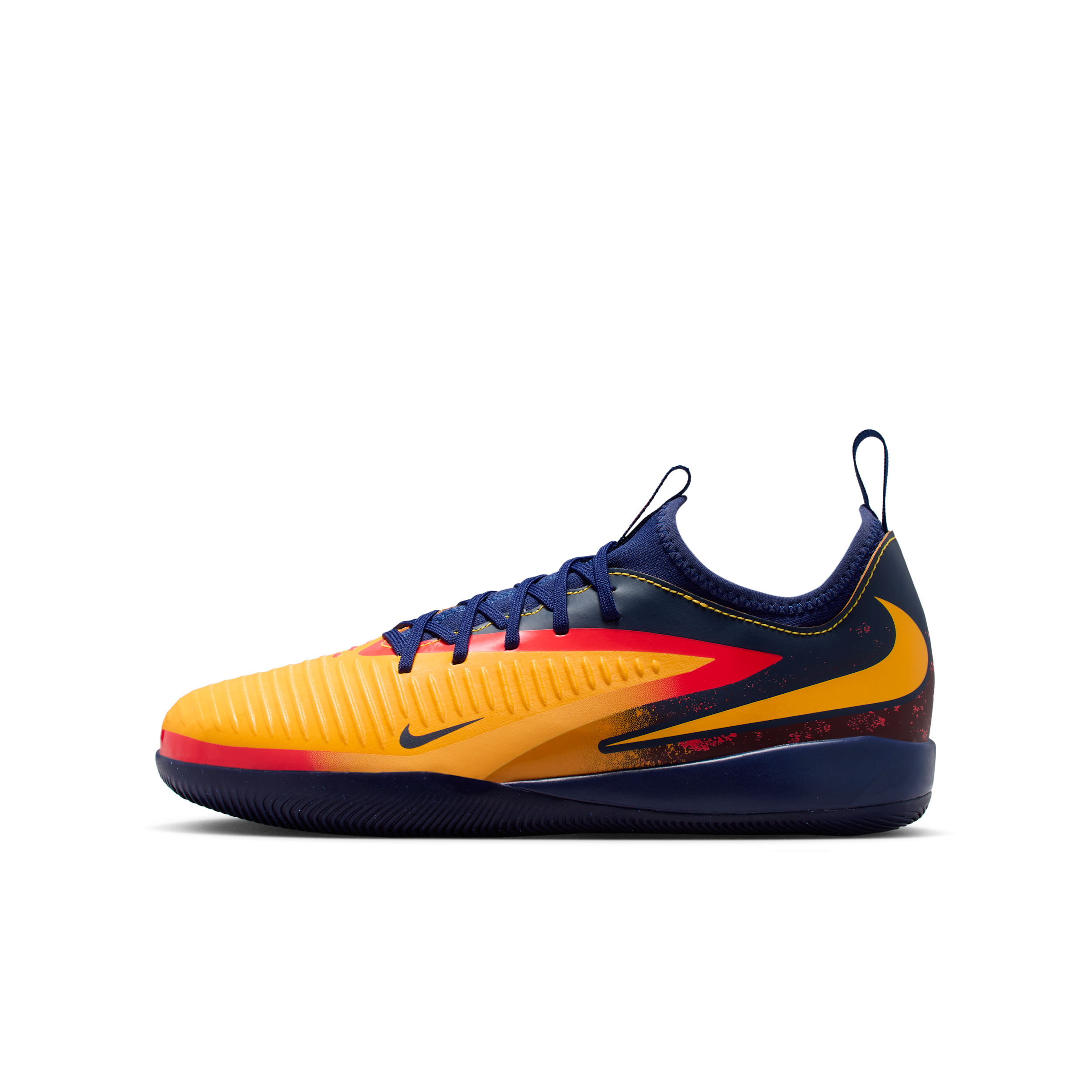Nike Jr. Phantom 6 Low Academy ‘Erling Haaland’ Older Kids’ Indoor/Court Football Shoe – Orange Nike Jr. Phantom 6 Low Academy ‘Erling Haaland’ Older Kids’ Indoor/Court Football Shoe – Orange