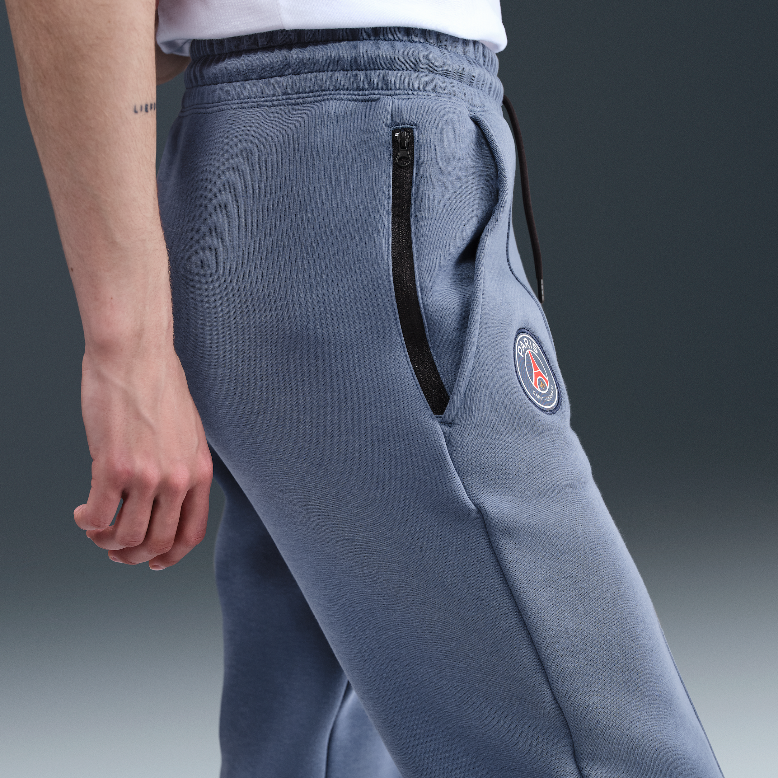 Thumbnail - Paris Saint-Germain Tech Nike Football Fleece-Jogger mit mittelhohem Bund (Damen) - Blau