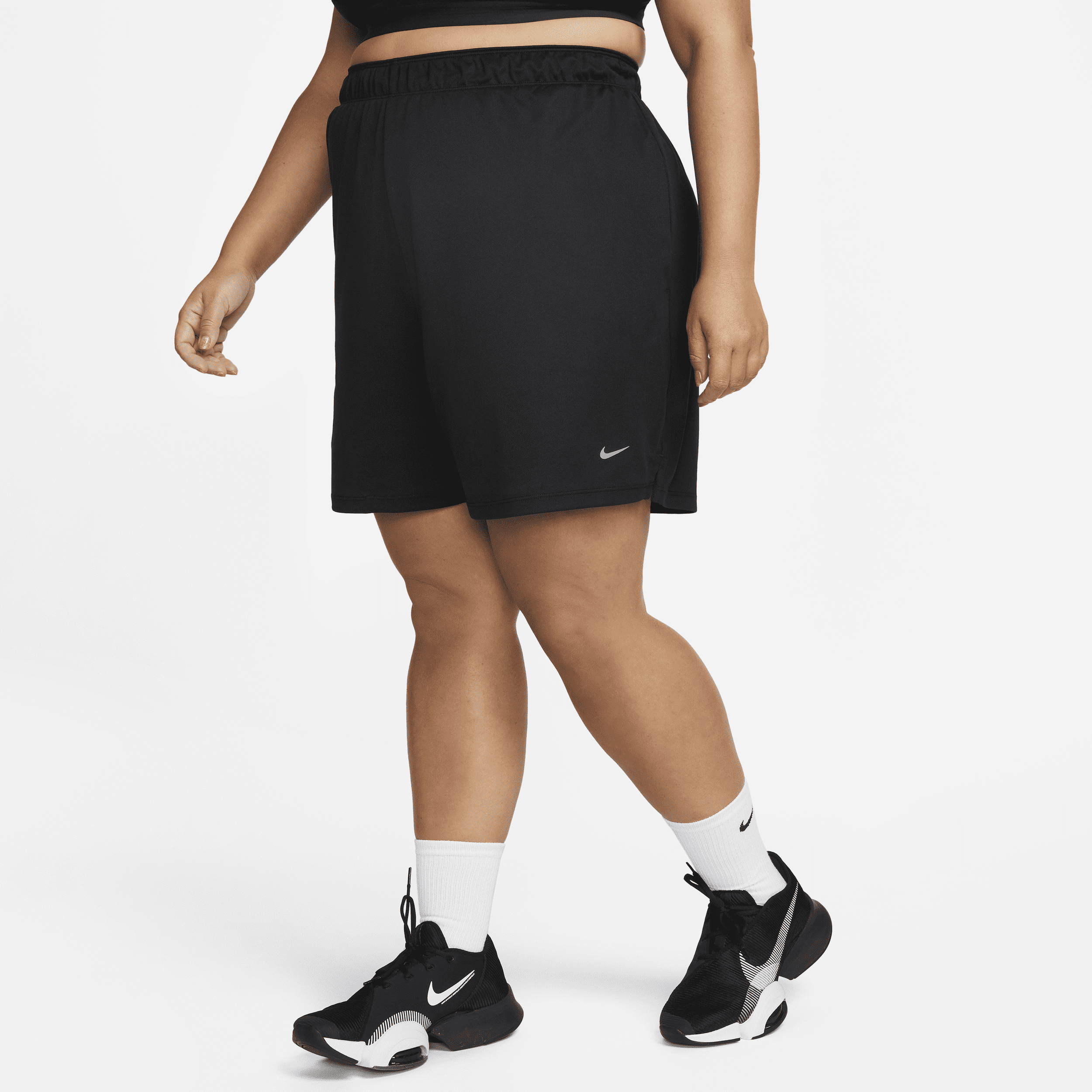 Thumbnail - Nike Dri-FIT Attack ungefütterte Shorts mit mittelhohem Bund (ca. 13 cm) (Damen, große Größe) - Schwarz