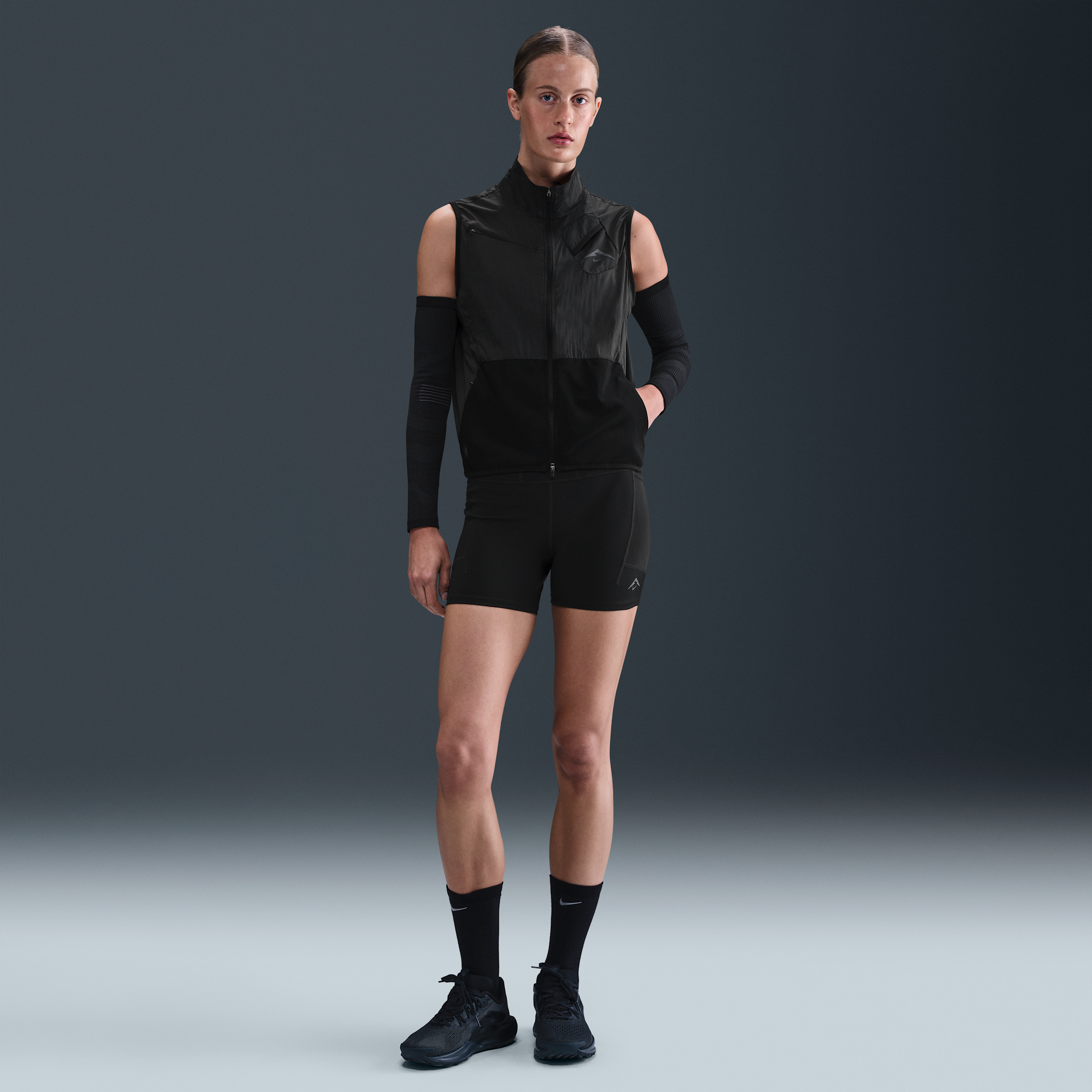 Thumbnail - Nike Trail eng anliegende Dri-FIT Laufshorts (ca. 10 cm) mit hohem Bund (Damen) - Schwarz