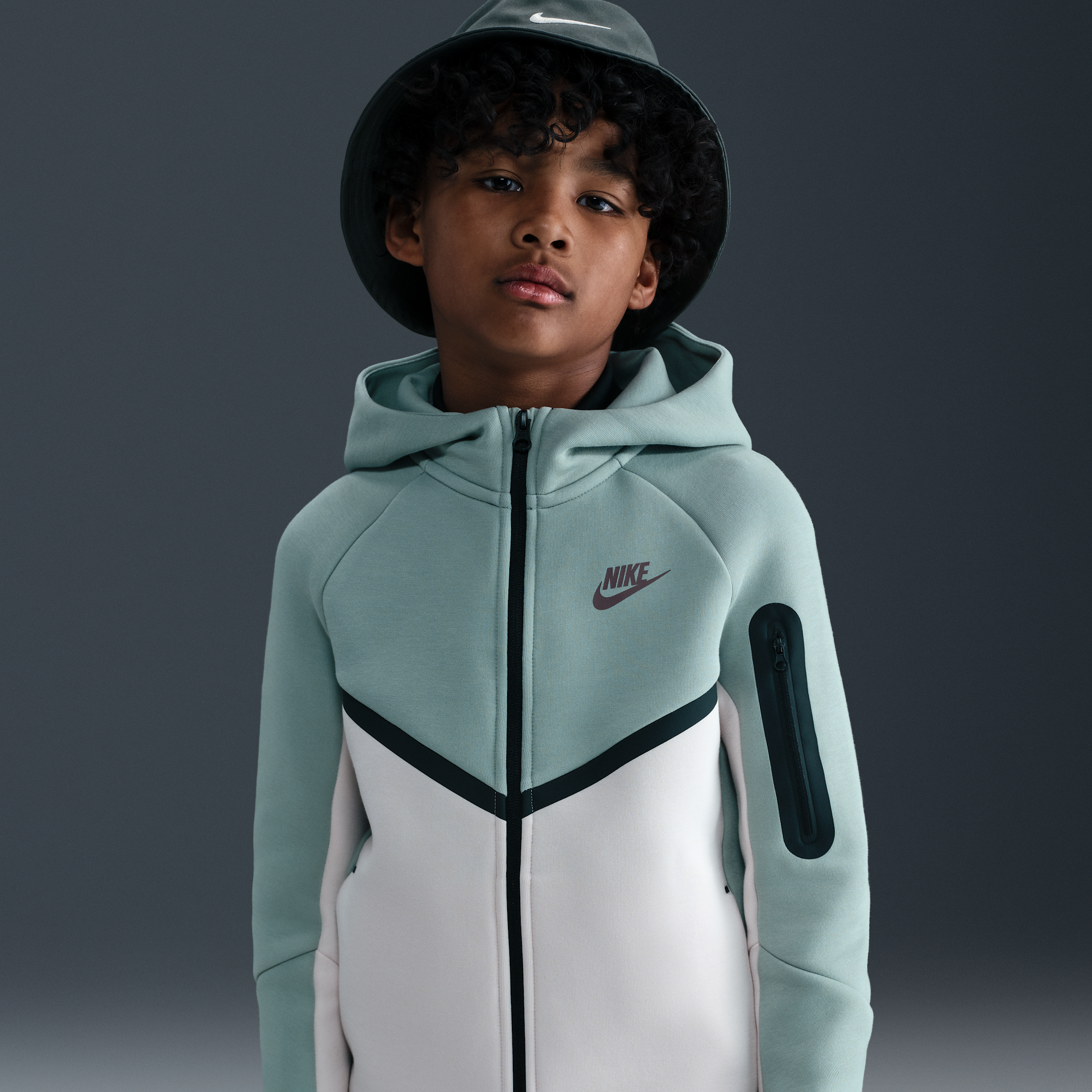 Nike Sportswear Tech Fleece Older Kids Full-Zip Hoodie - Grey - Cotton/Polyester - 50% Sustainable Blends