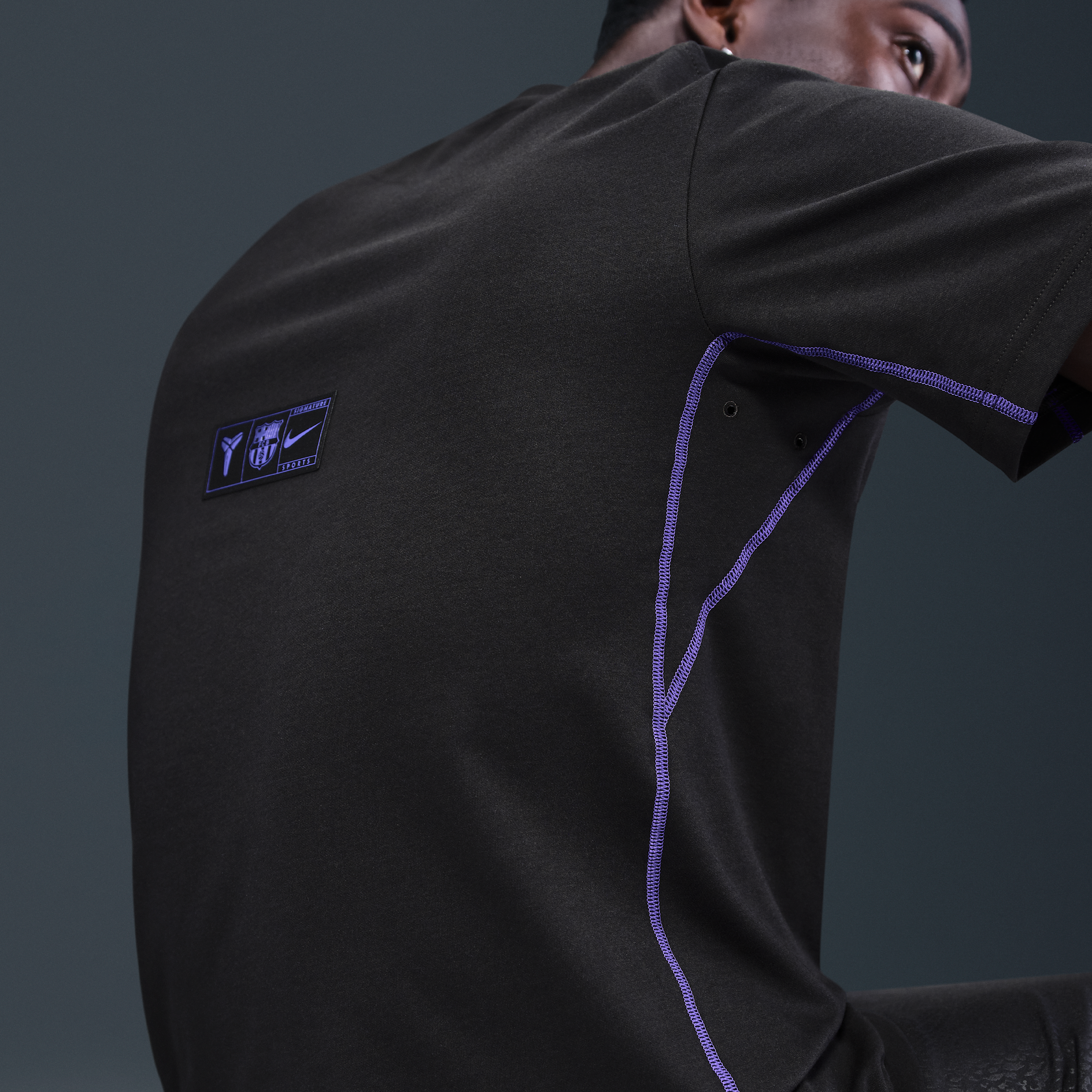 Thumbnail - FC Barcelona Primary Away Kobe Fußball-Kurzarmshirt mit Dri-FIT-Technologie (Herren) - Schwarz