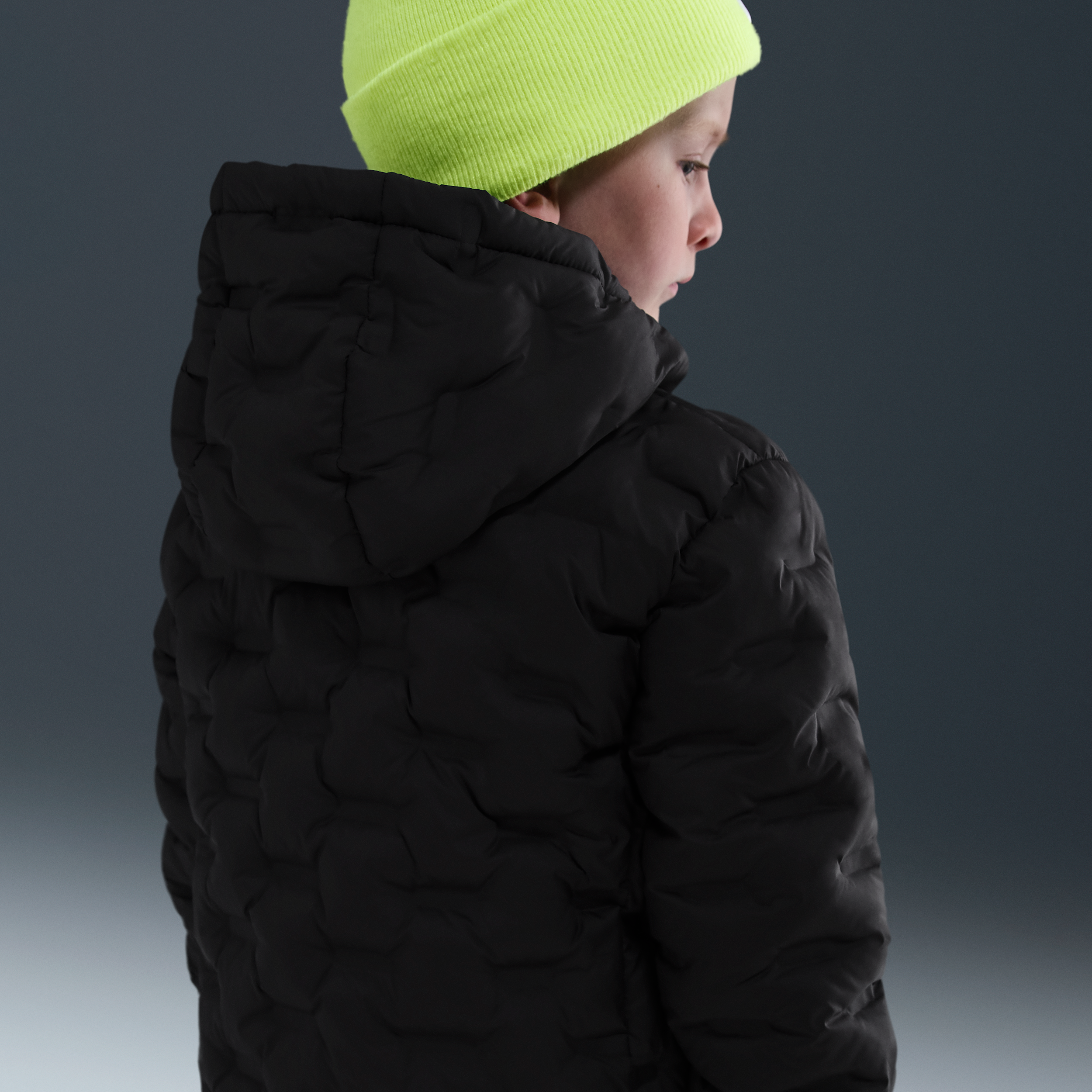 Thumbnail - Nike nahtlose, gesteppte Puffer-Jacke (jüngere Kinder) - Schwarz