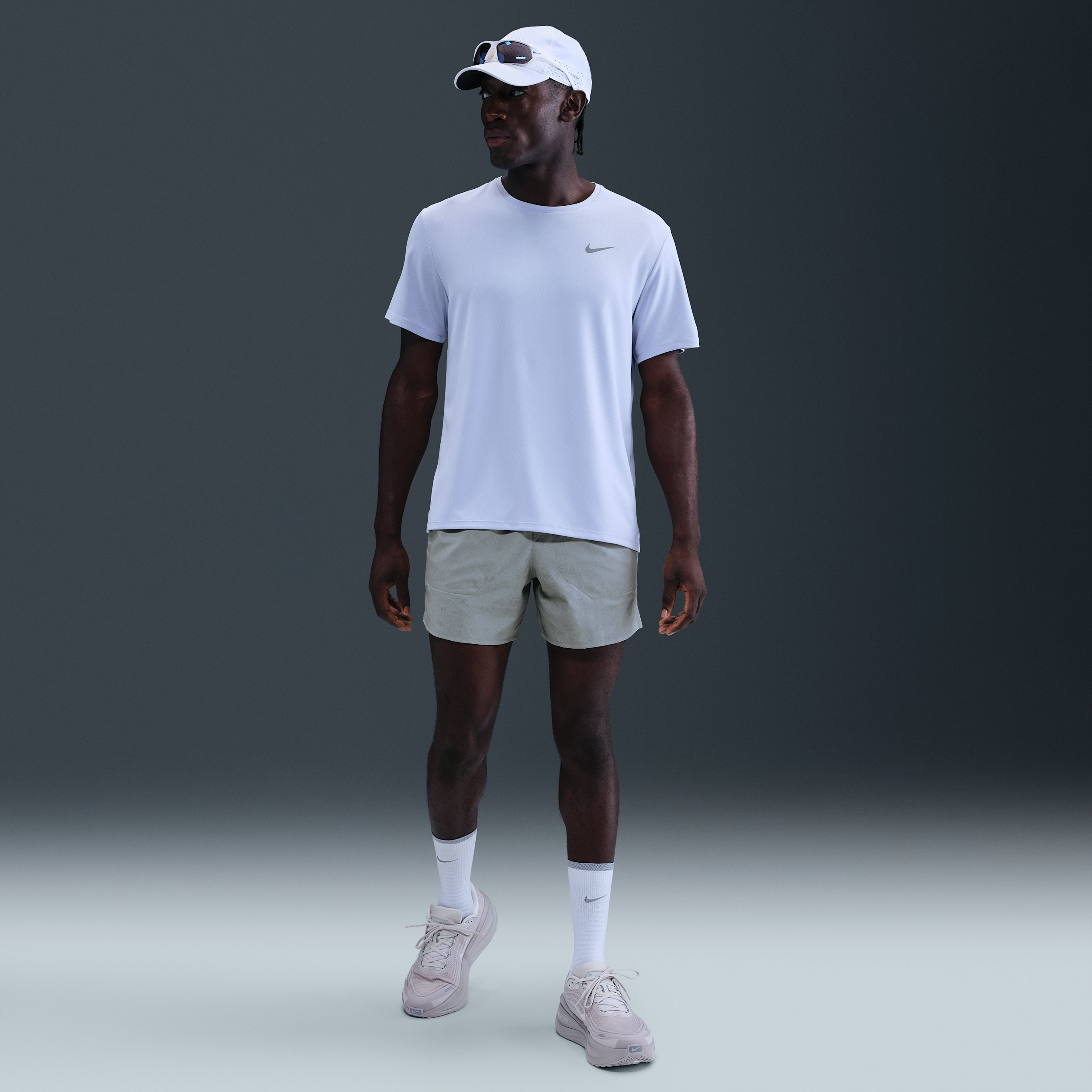 Shorts da running 13 cm con slip foderati e dettagli dal design rifrangente Nike Stride – Uomo - Grigio