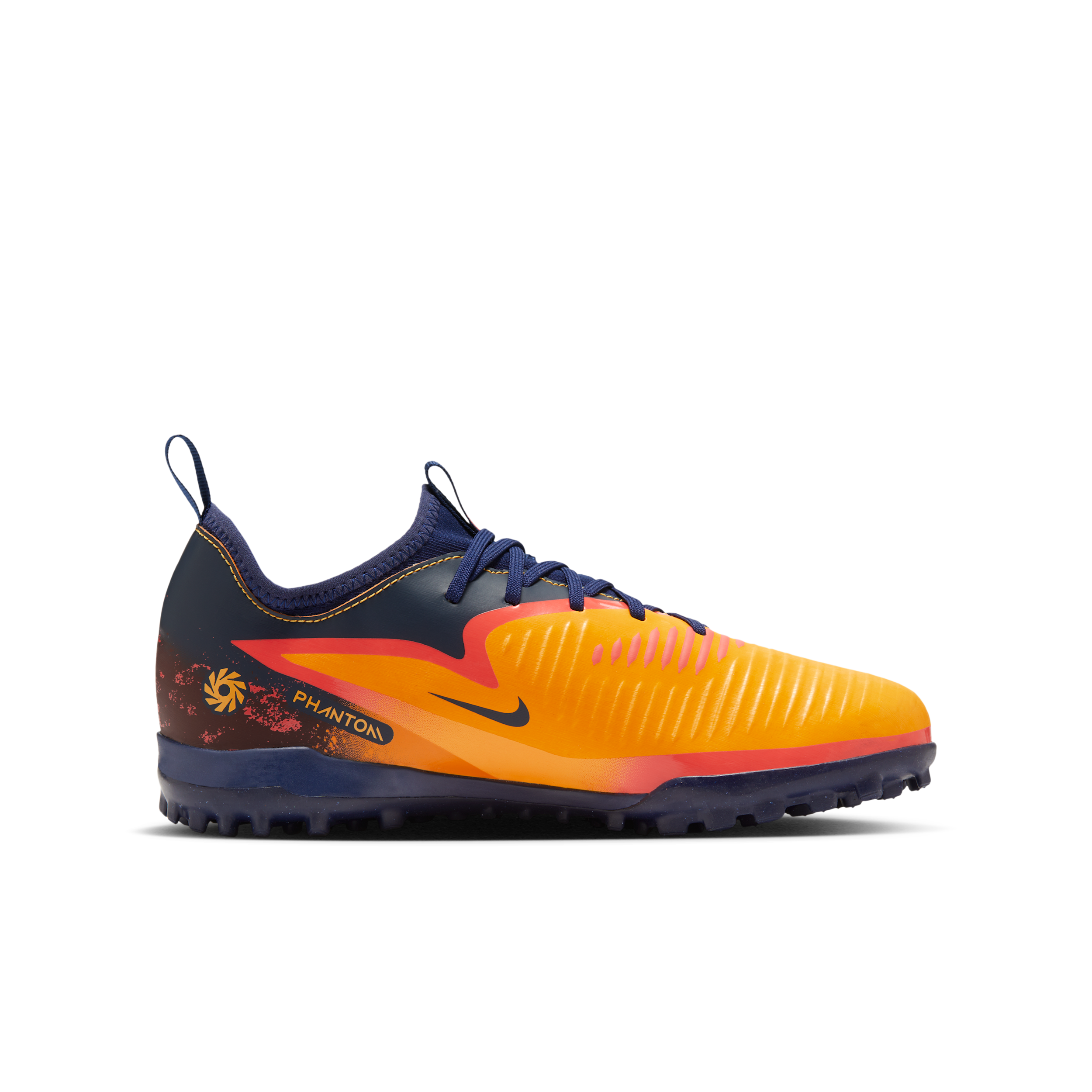 Thumbnail - Nike Jr. Phantom 6 Low Academy "Erling Haaland" Fußballschuh für Turf (ältere Kinder) - Orange