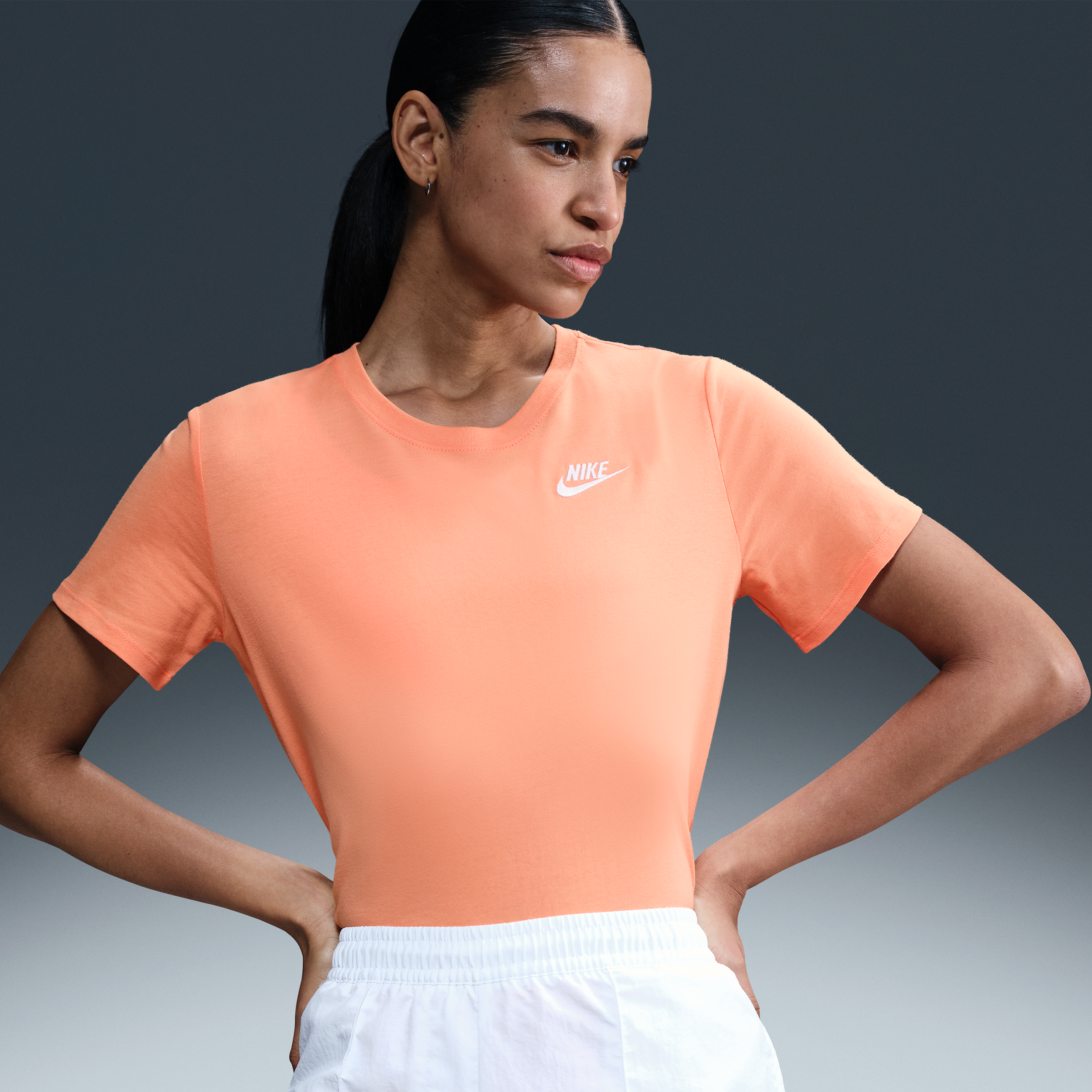 Tee-shirt Nike Sportswear Club Essentials pour femme - Orange