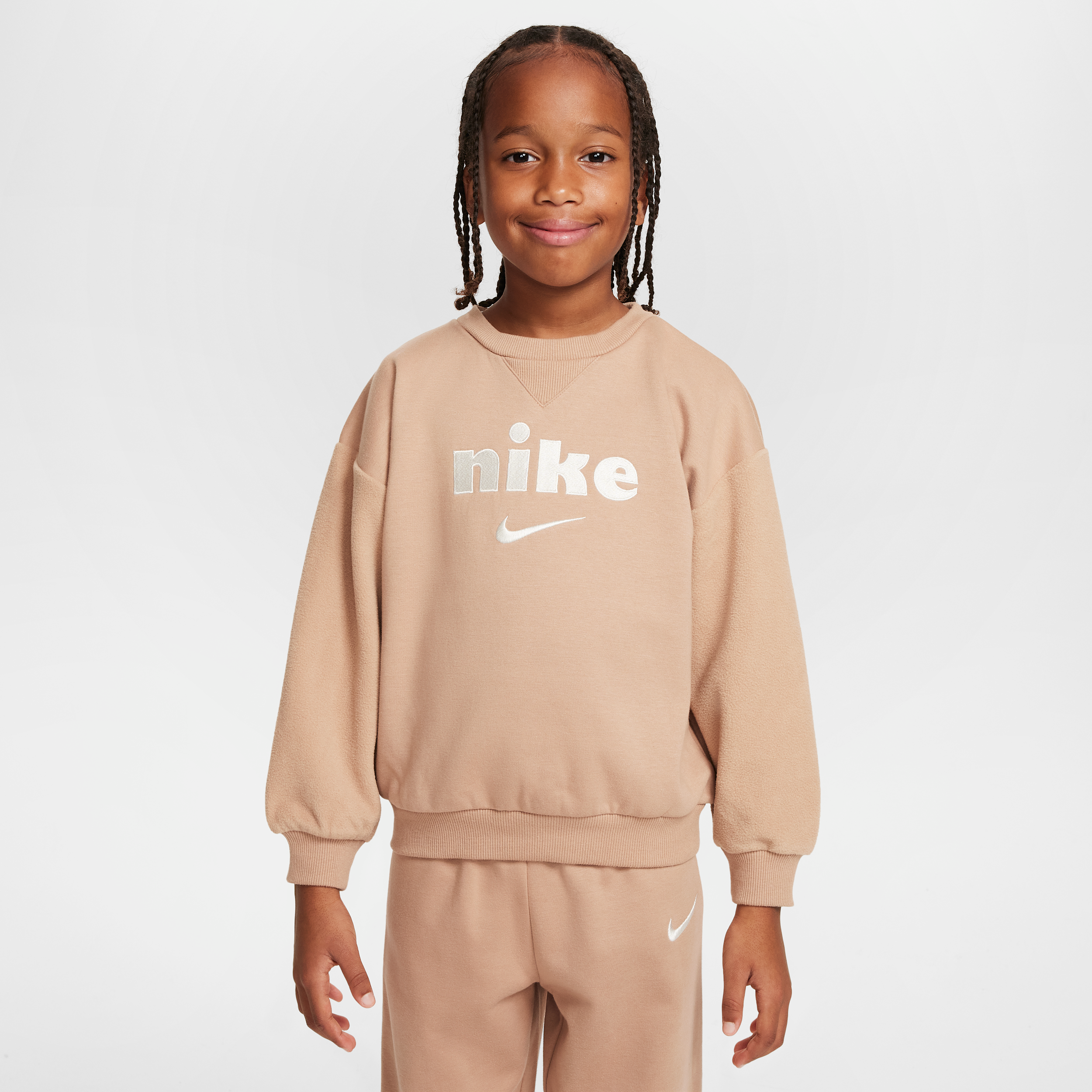 Thumbnail - Nike Cozy Comfort zweiteiliges Rundhalsshirt-Set (jüngere Kinder) - Braun