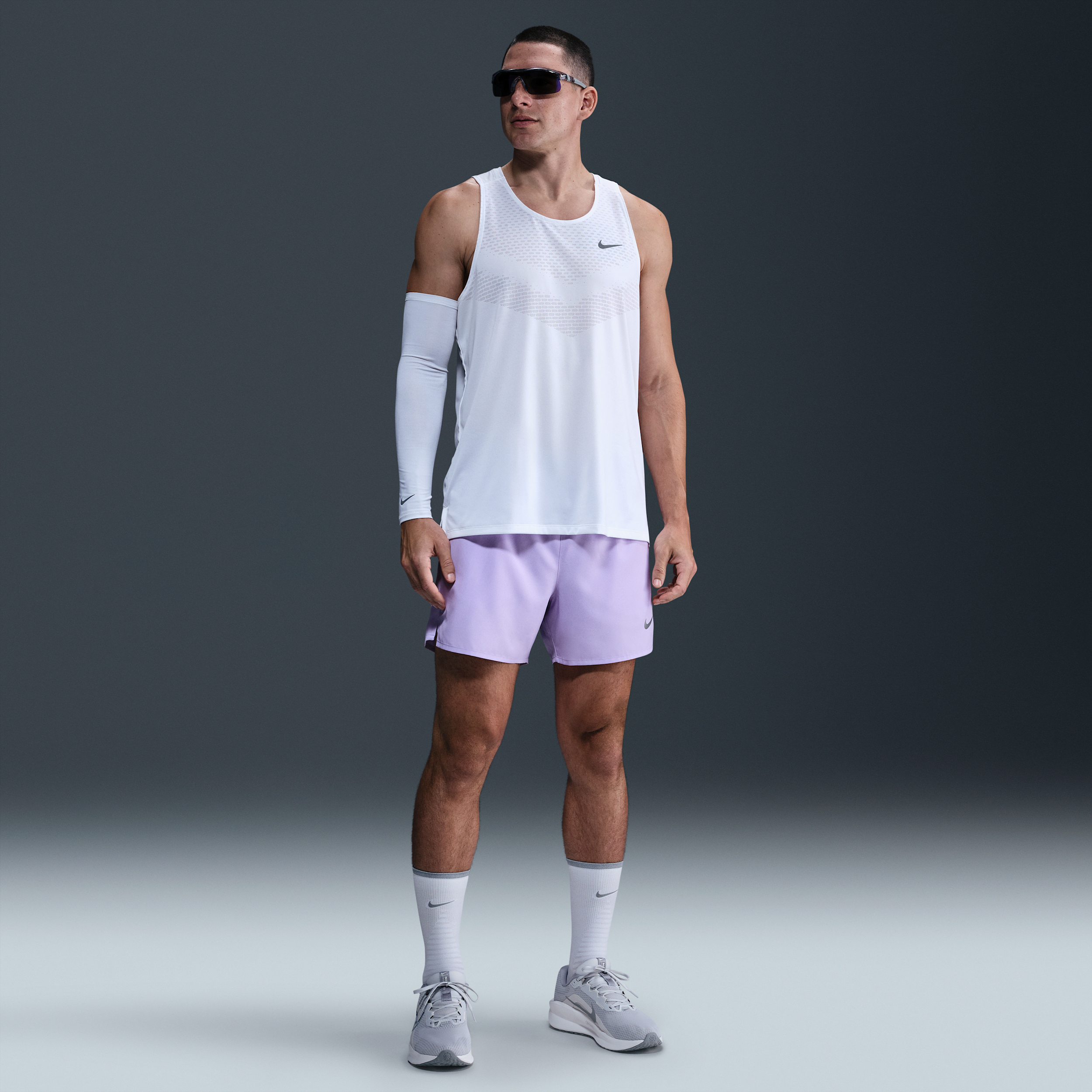 Thumbnail - Nike Challenger vielseitige 2-in-1-Shorts mit Dri-FIT-Technologie (Herren, ca. 13 cm) - Lila