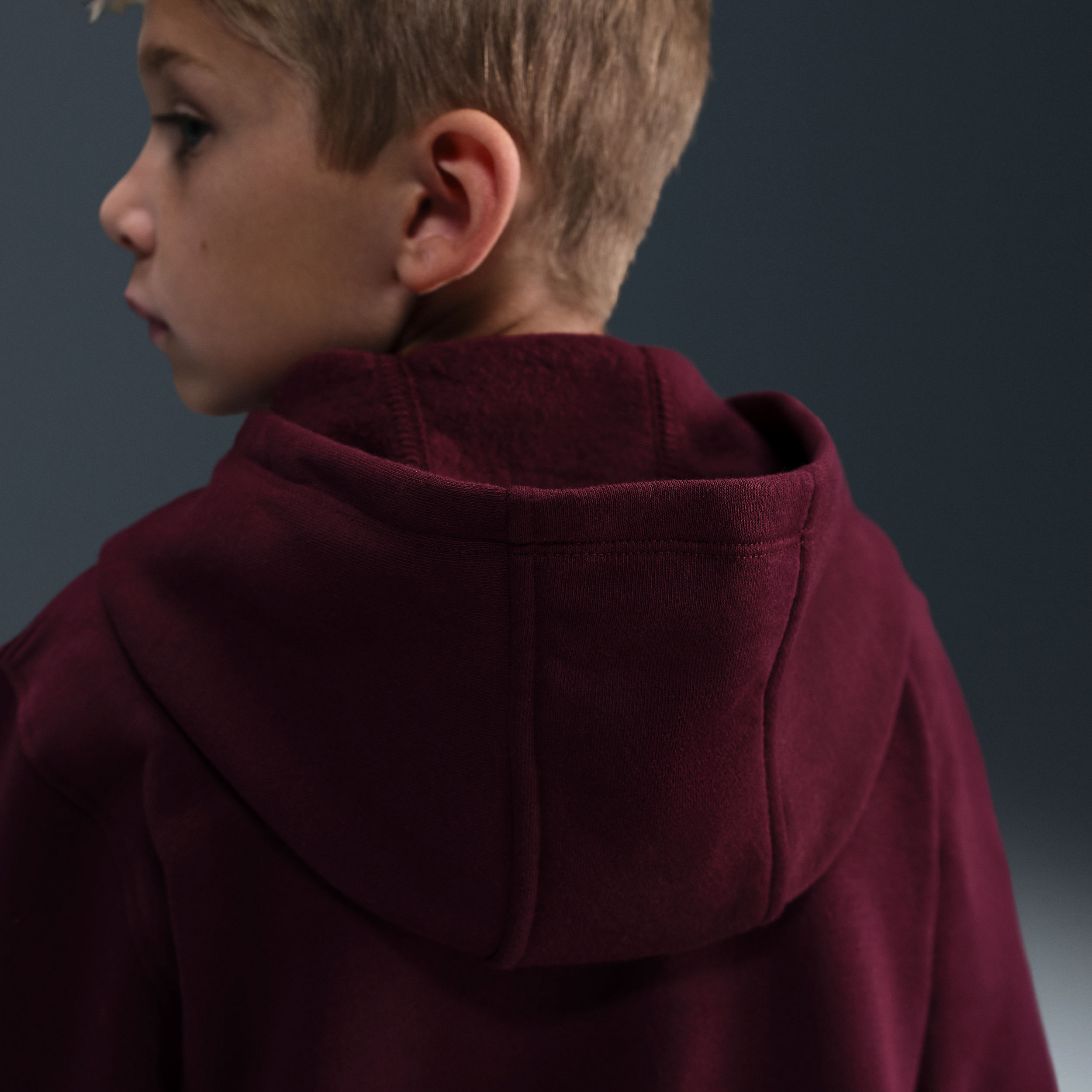 Thumbnail - Kylian Mbappé Set aus Fleece-Hoodie und -Hose (jüngere Kinder) - Rot