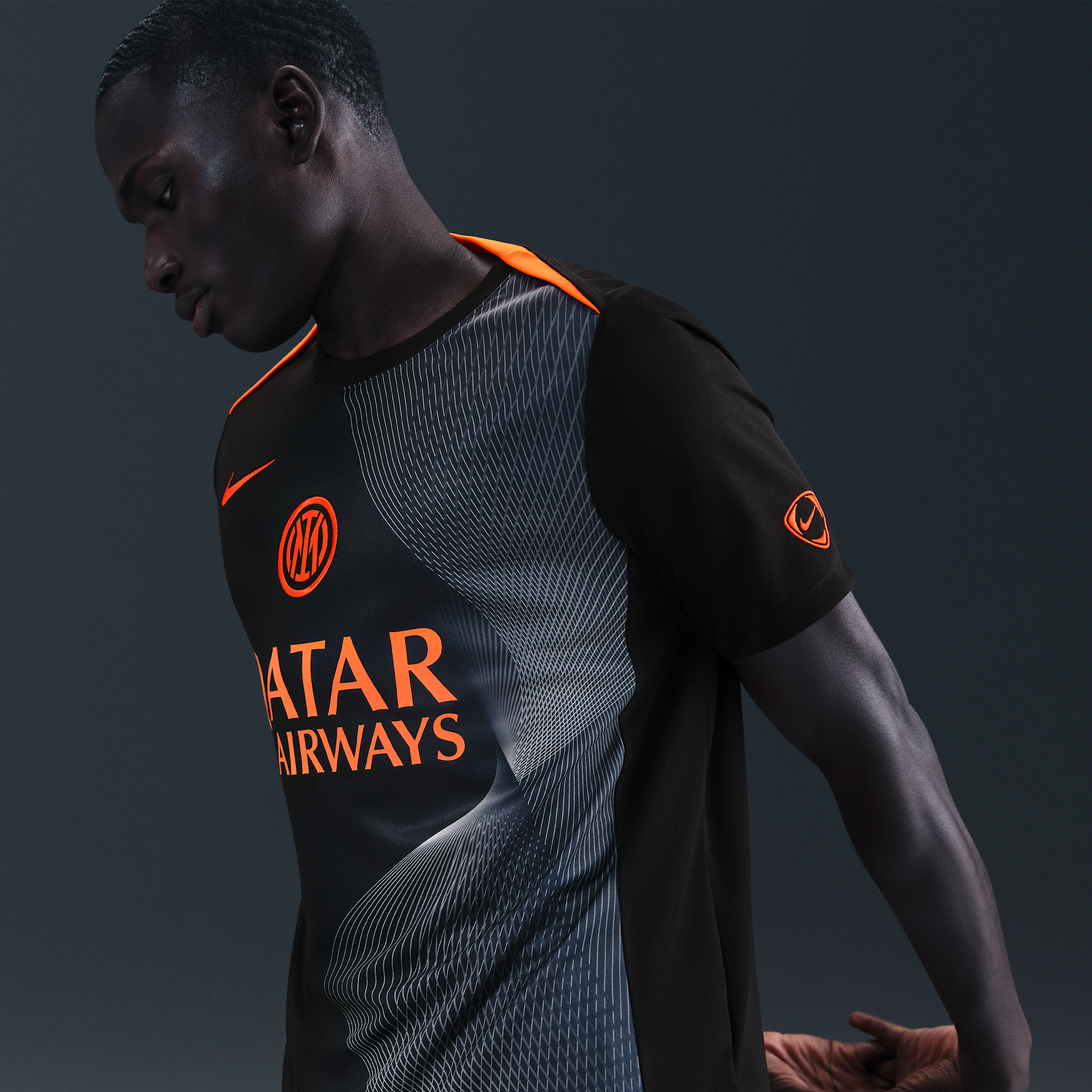 Thumbnail - Inter Mailand Academy Pro Third Nike Dri-FIT Total 90 Pre-Match-Fußballoberteil (Herren) - Schwarz