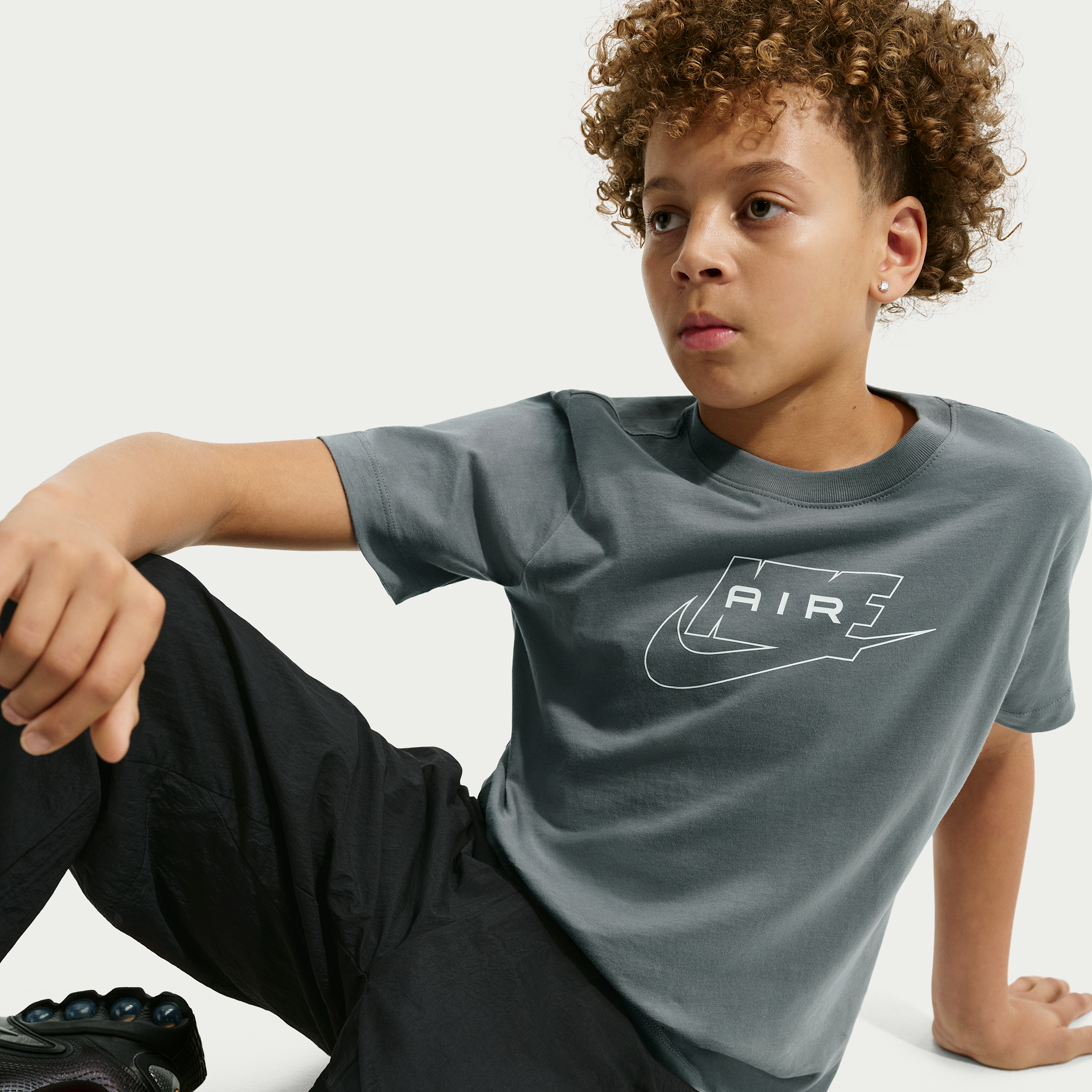 Thumbnail - Nike T-Shirt (ältere Kinder) - Grau