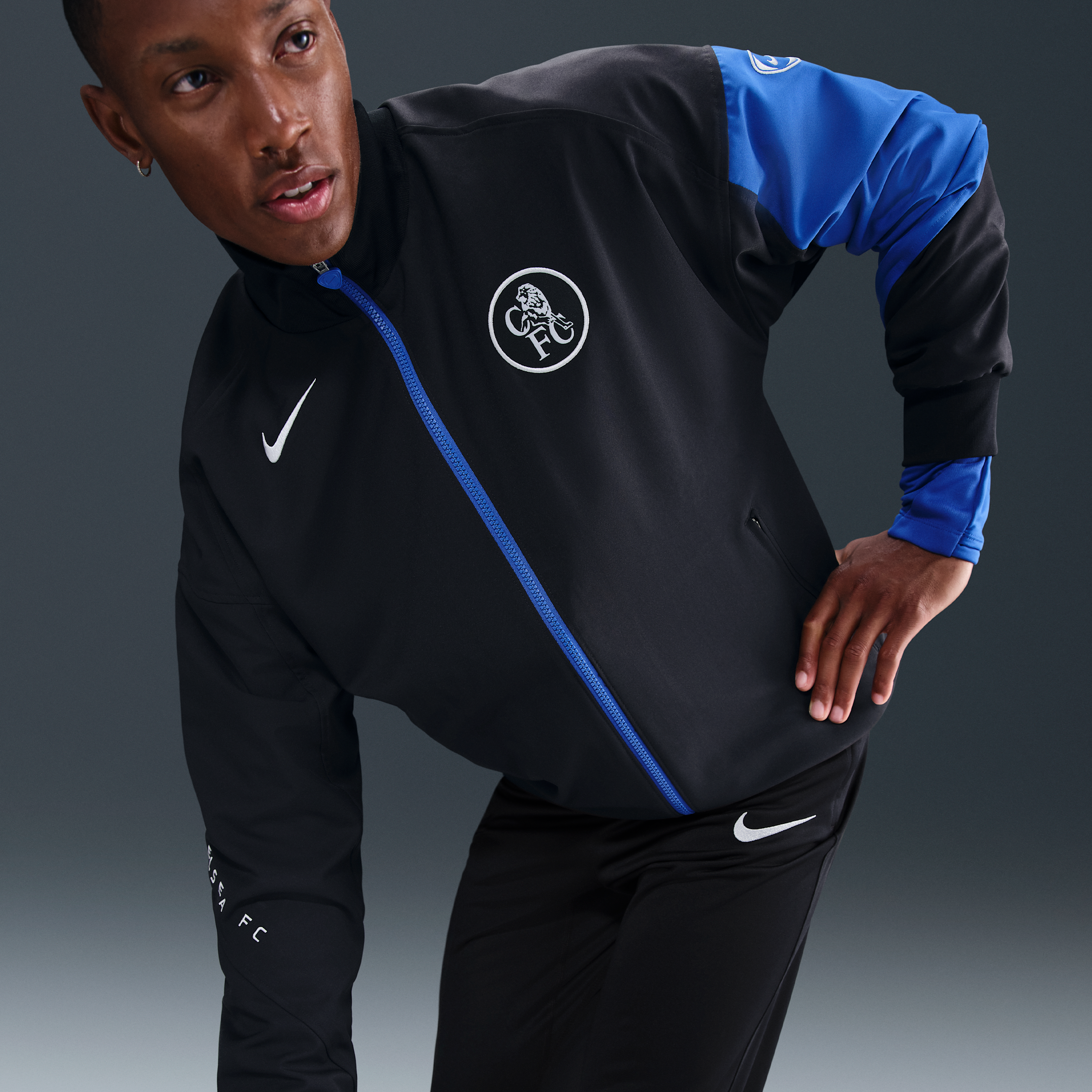 Thumbnail - FC Chelsea Strike Third Total 90 Fußball-Hymnenjacke mit Nike Dri-FIT-Technologie (Herren) - Schwarz
