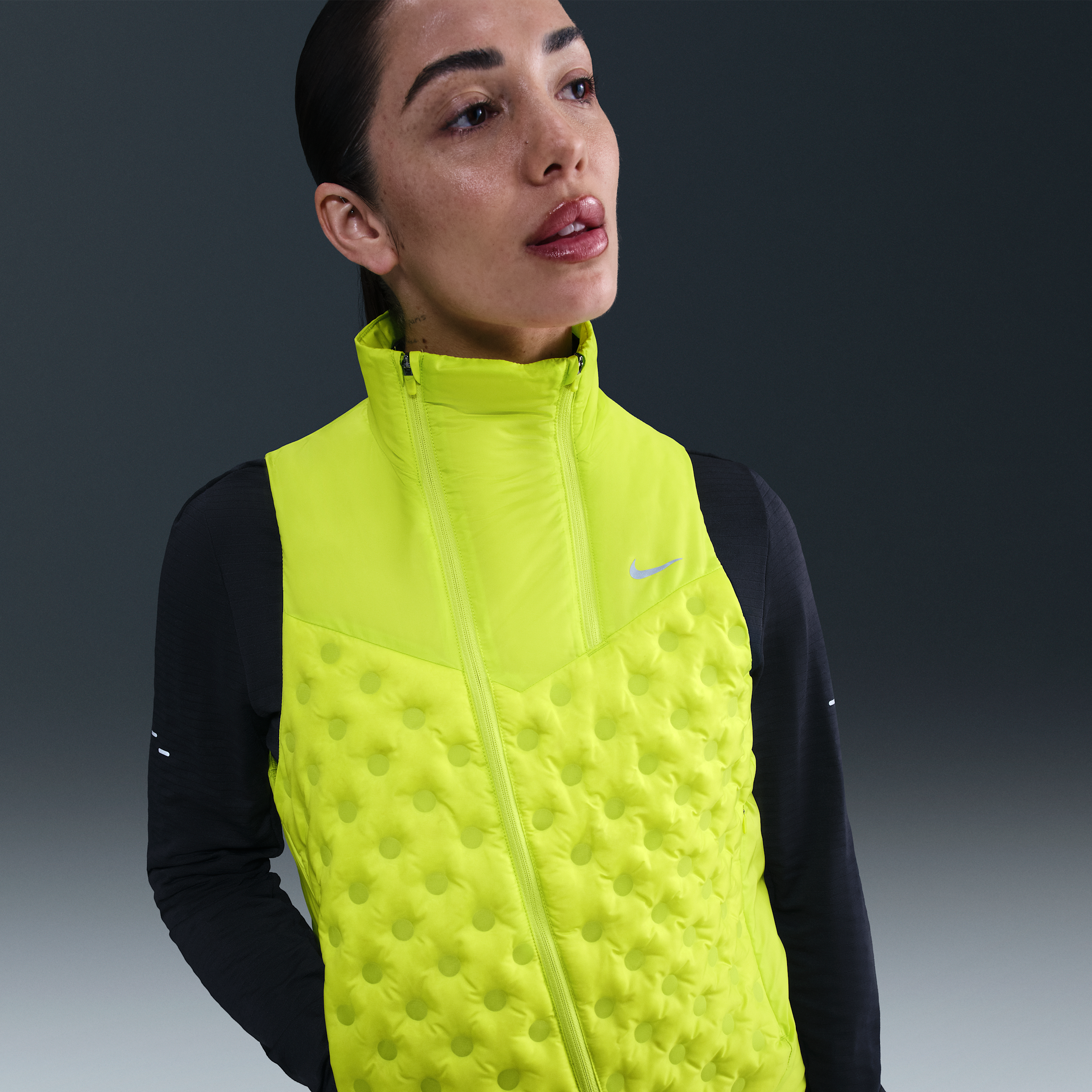 Thumbnail - Nike Therma-FIT ADV Repel AeroLoft Damen-Laufweste - Grün