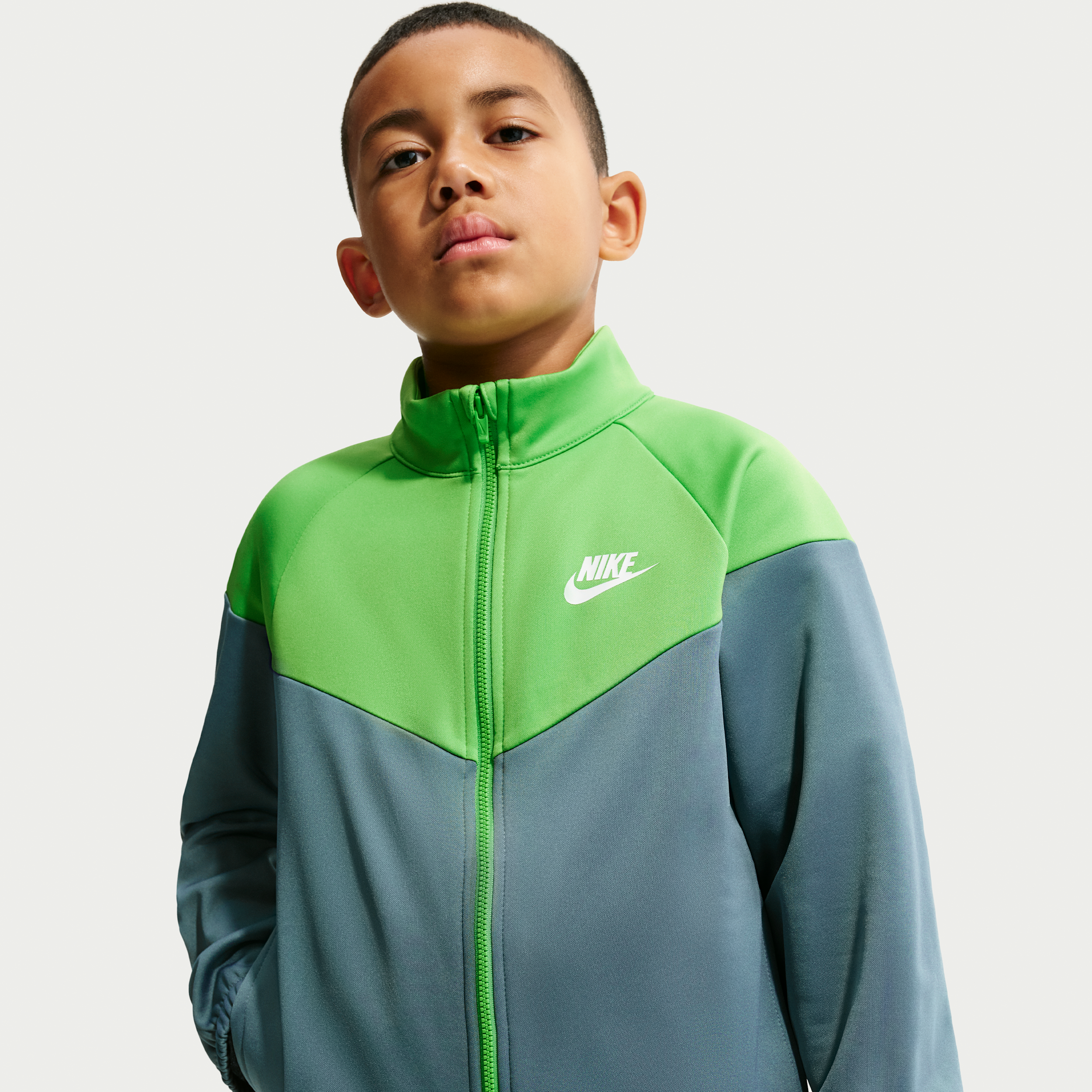 Thumbnail - Nike Dri-FIT Trainingsanzug (ältere Kinder) - Grau