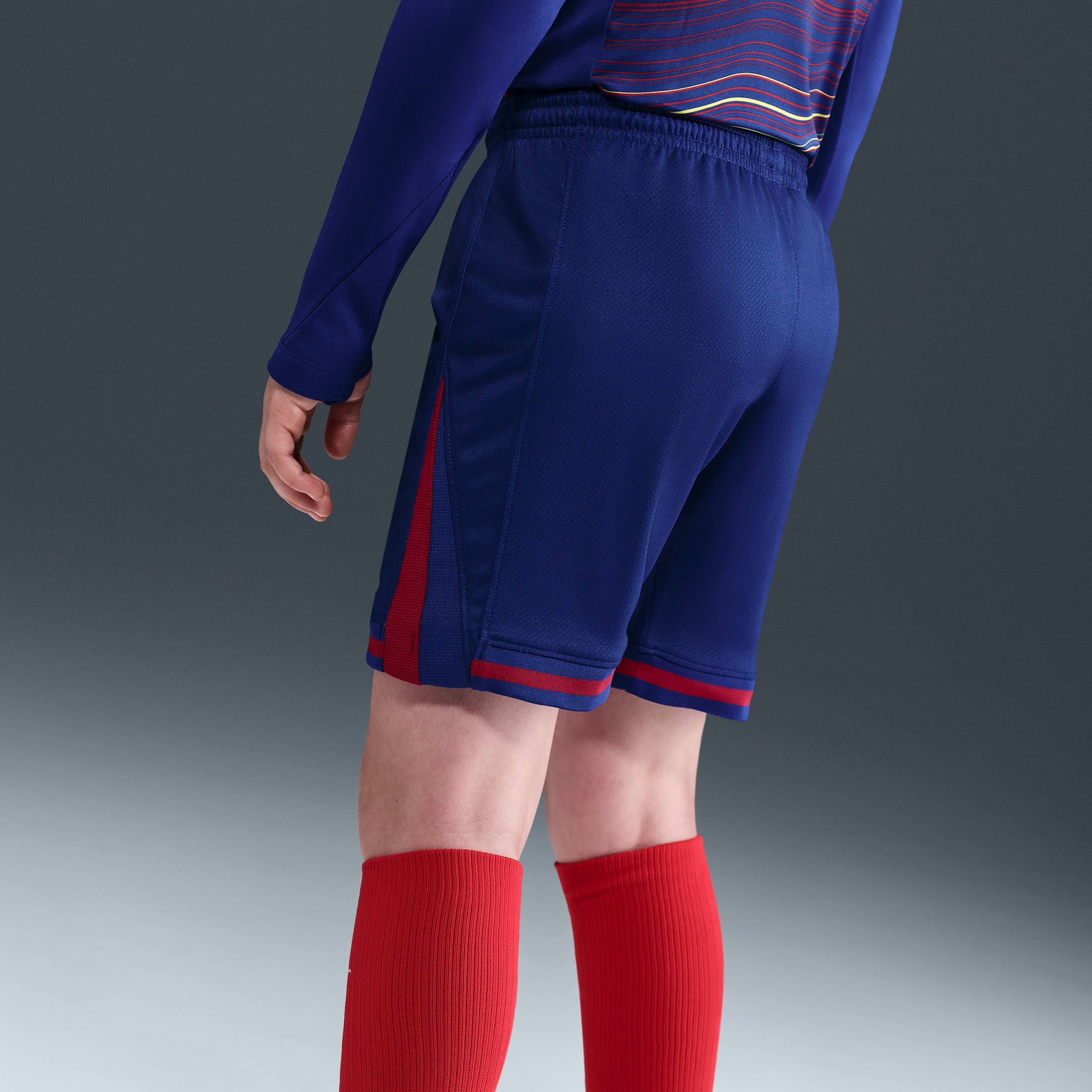 Thumbnail - FC Barcelona 2025/26 Stadium Home Nike Dri-FIT Replika-Fußballshorts (ältere Kinder) - Blau