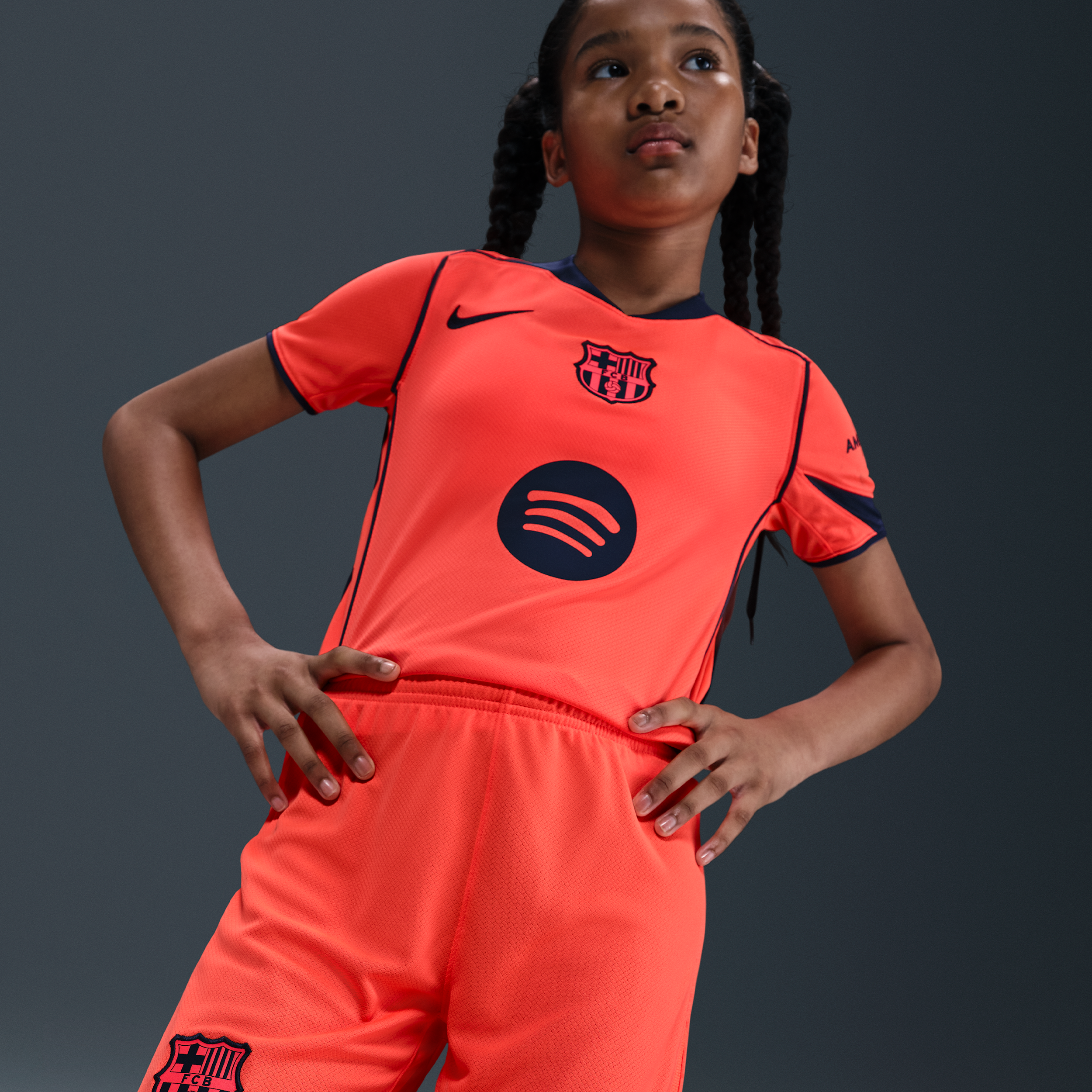 Thumbnail - FC Barcelona 2025/26 Stadium Third Nike Dri-FIT Total 90 Replika-Fußballshorts (ältere Kinder) - Orange
