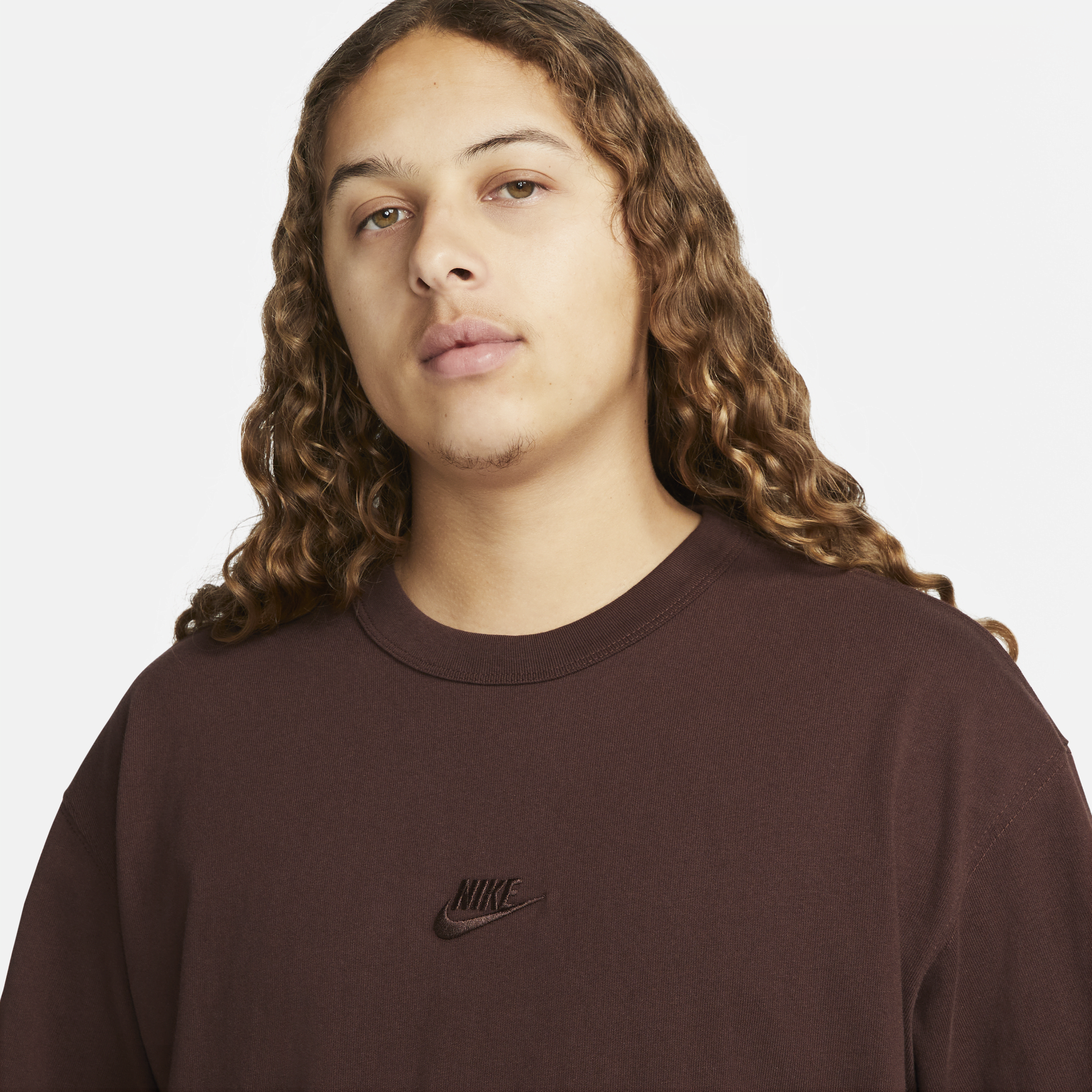 Tee-shirt Nike Sportswear Premium Essentials pour Homme - Marron