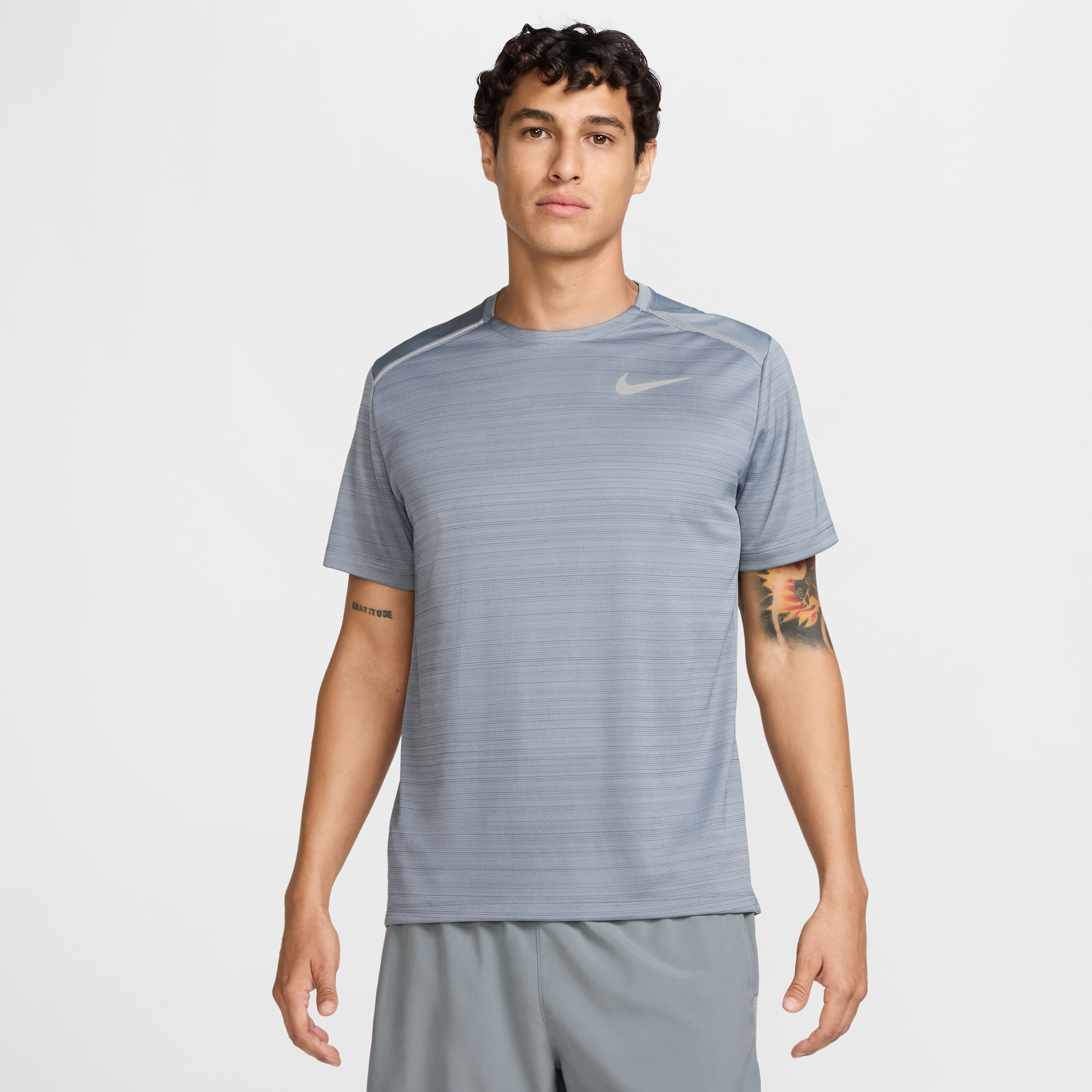 haut-de-running-a-manches-courtes-nike-miler-pour-homme-gris-nike-store-39881150112