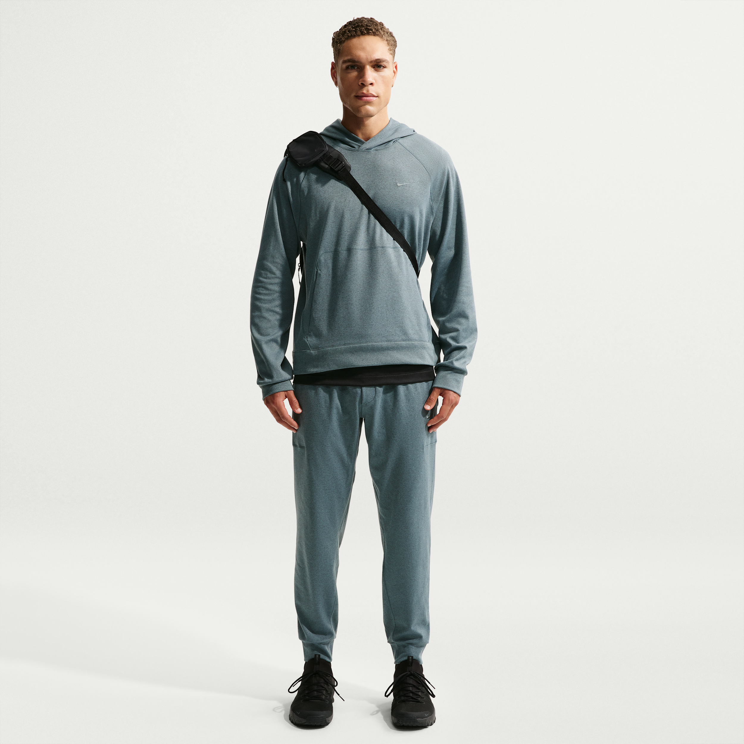 Thumbnail - Nike Primary NanoKnit Performance Jogger mit Dri-FIT und UV-Schutz für Herren - Grau