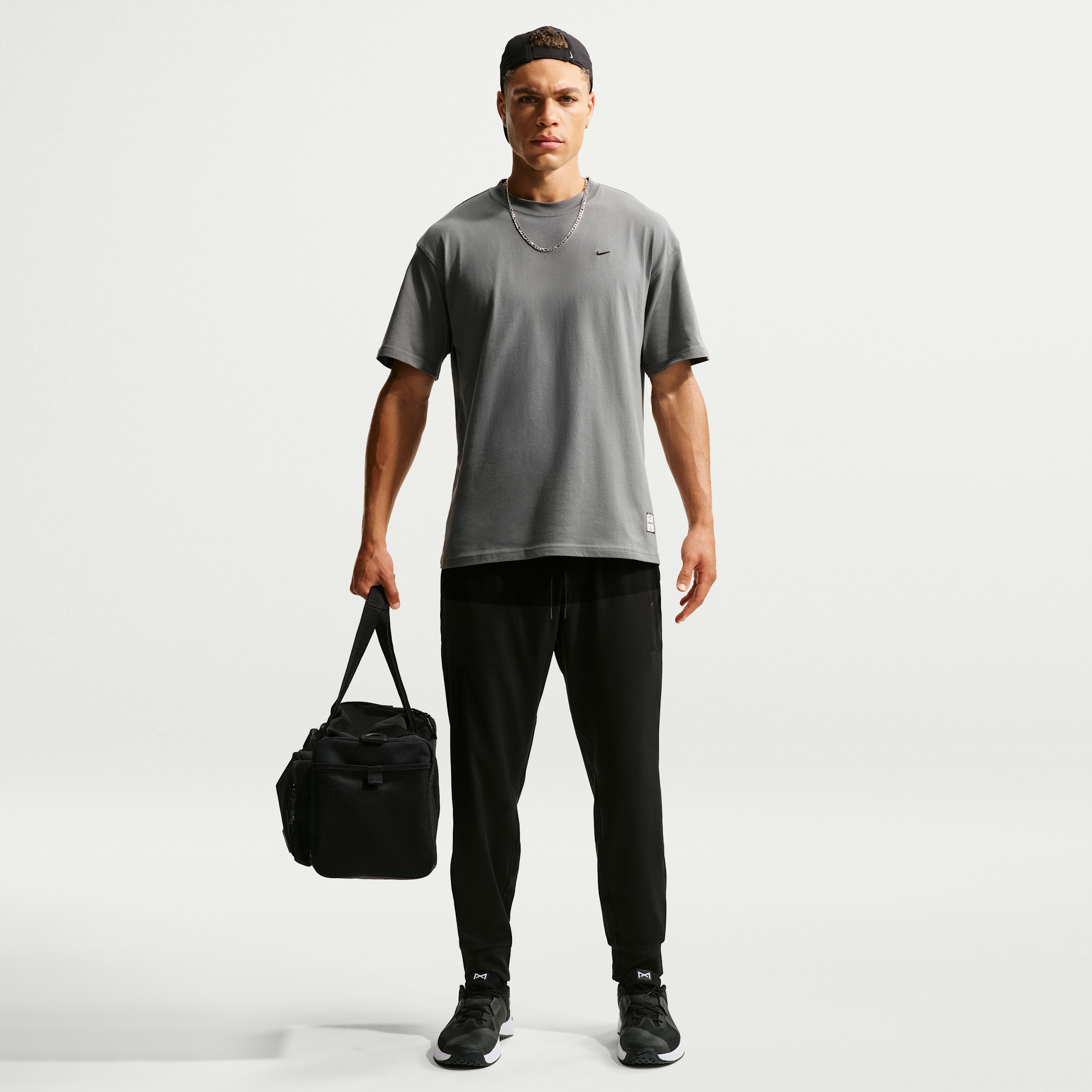 Pantaloni jogger ad alte prestazioni con protezione UV Dri-FIT Nike Primary NanoKnit – Uomo - Nero