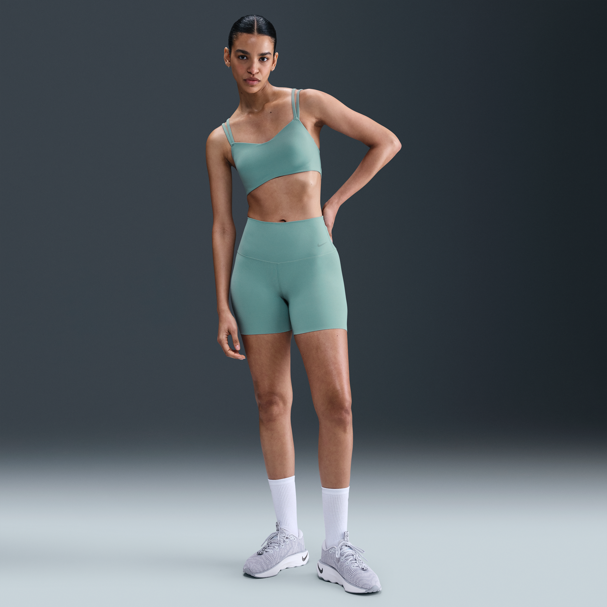 Nike Zenvy bikershorts met hoge taille voor dames (13 cm) Groen