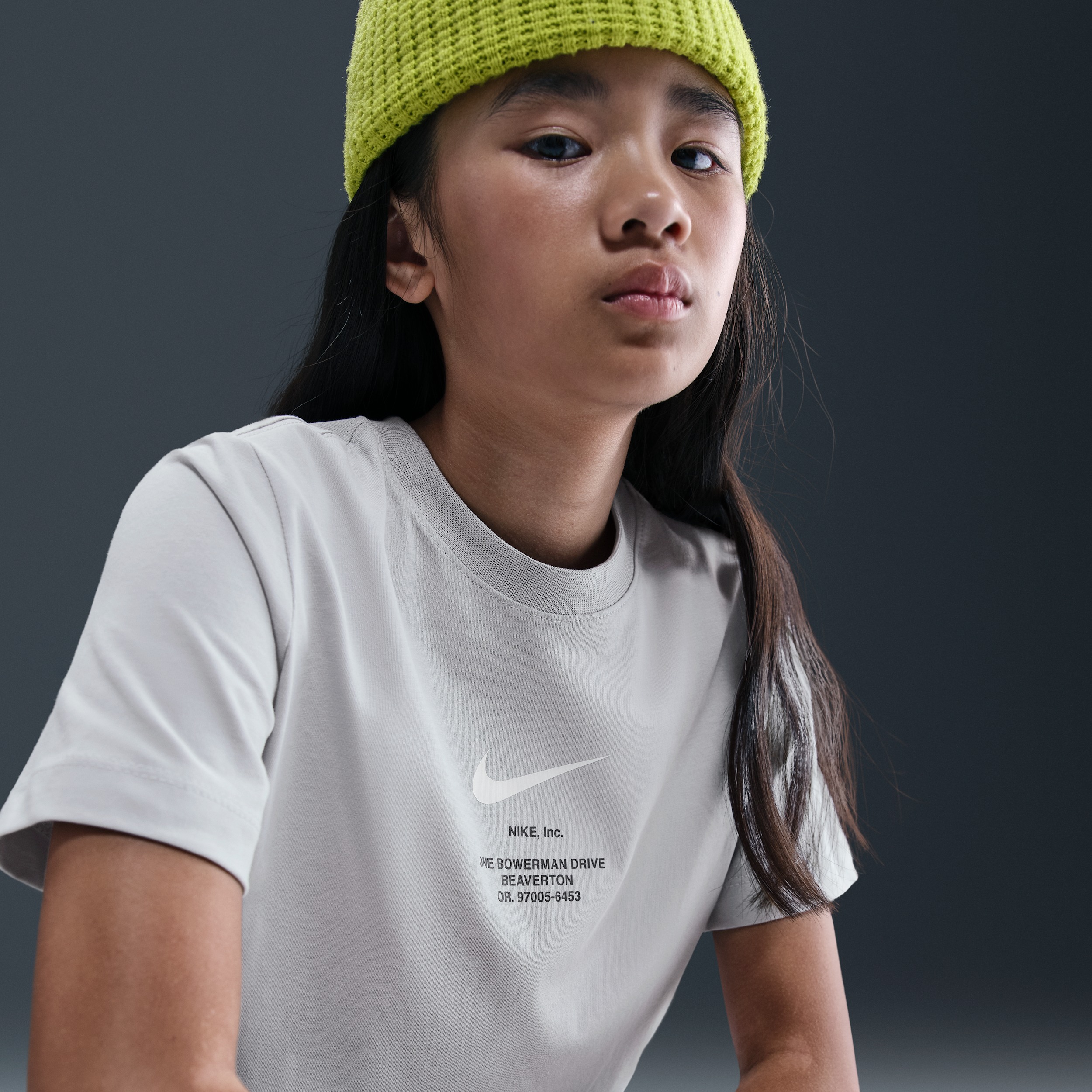 Thumbnail - Nike Sportswear T-Shirt für ältere Kinder (Jungen) - Grau