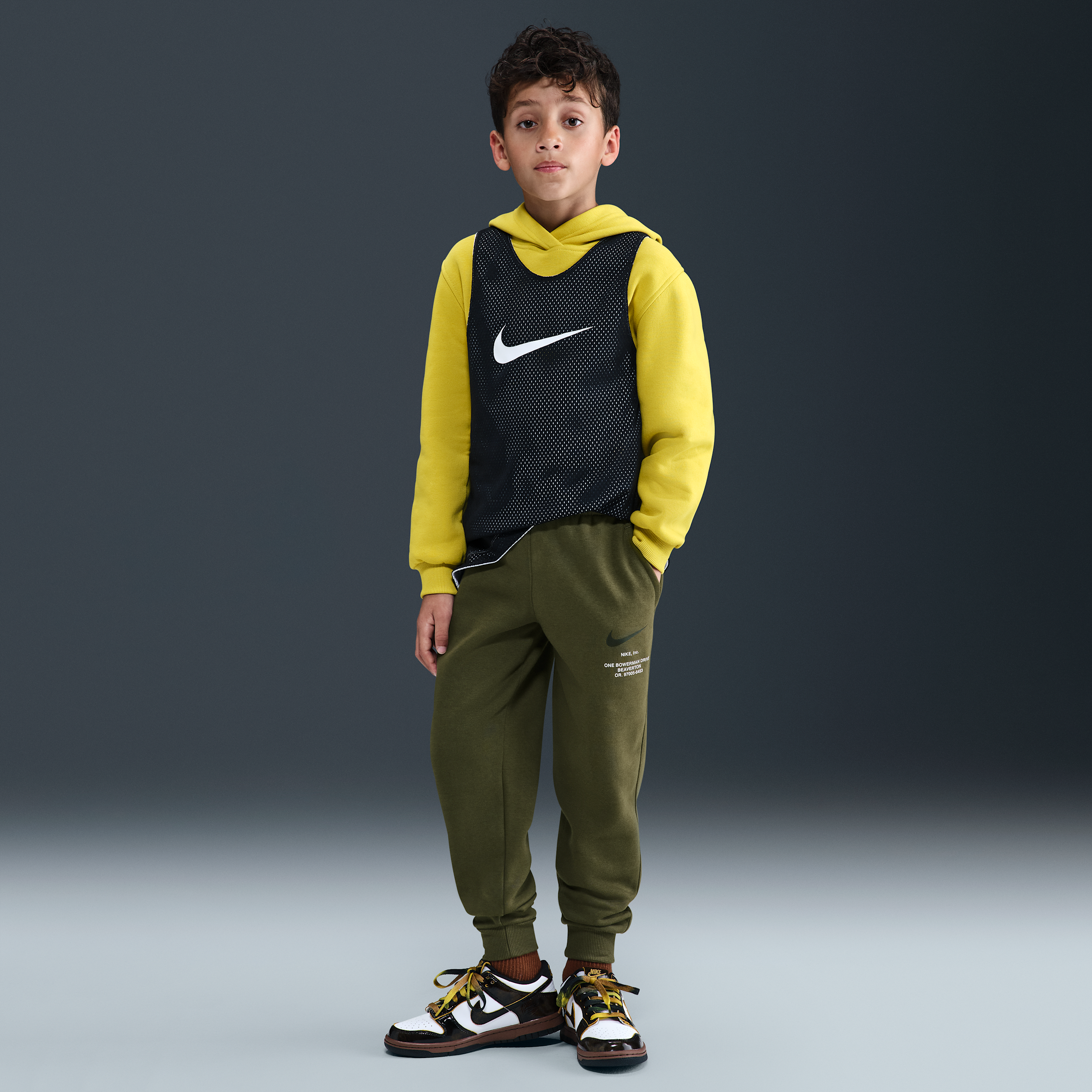 Nike Sportswear Older Kids (Boys) Fleece Joggers - Green - Cotton/Polyester