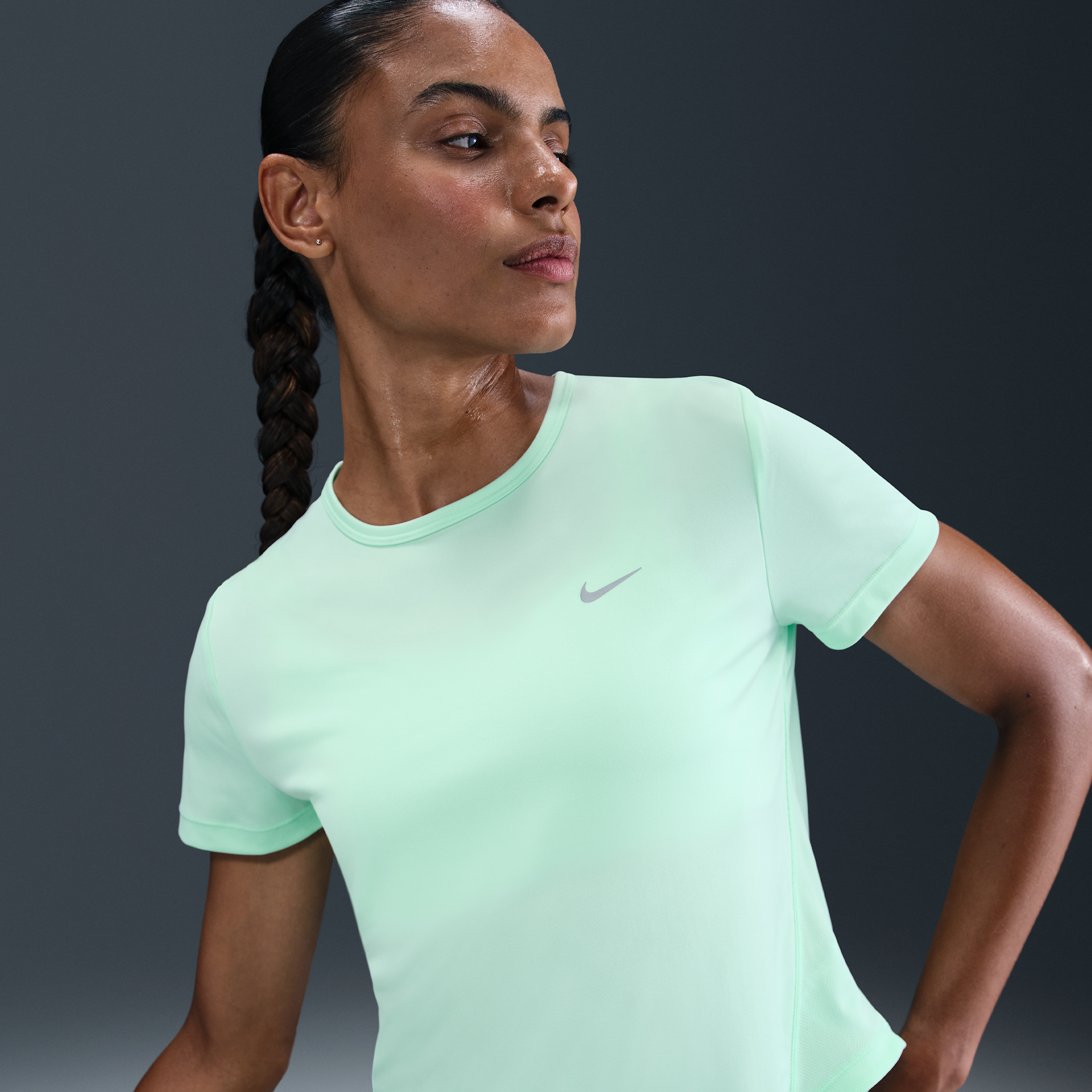 Nike Tempo Dri-FIT hardlooptop met korte mouwen voor dames Groen