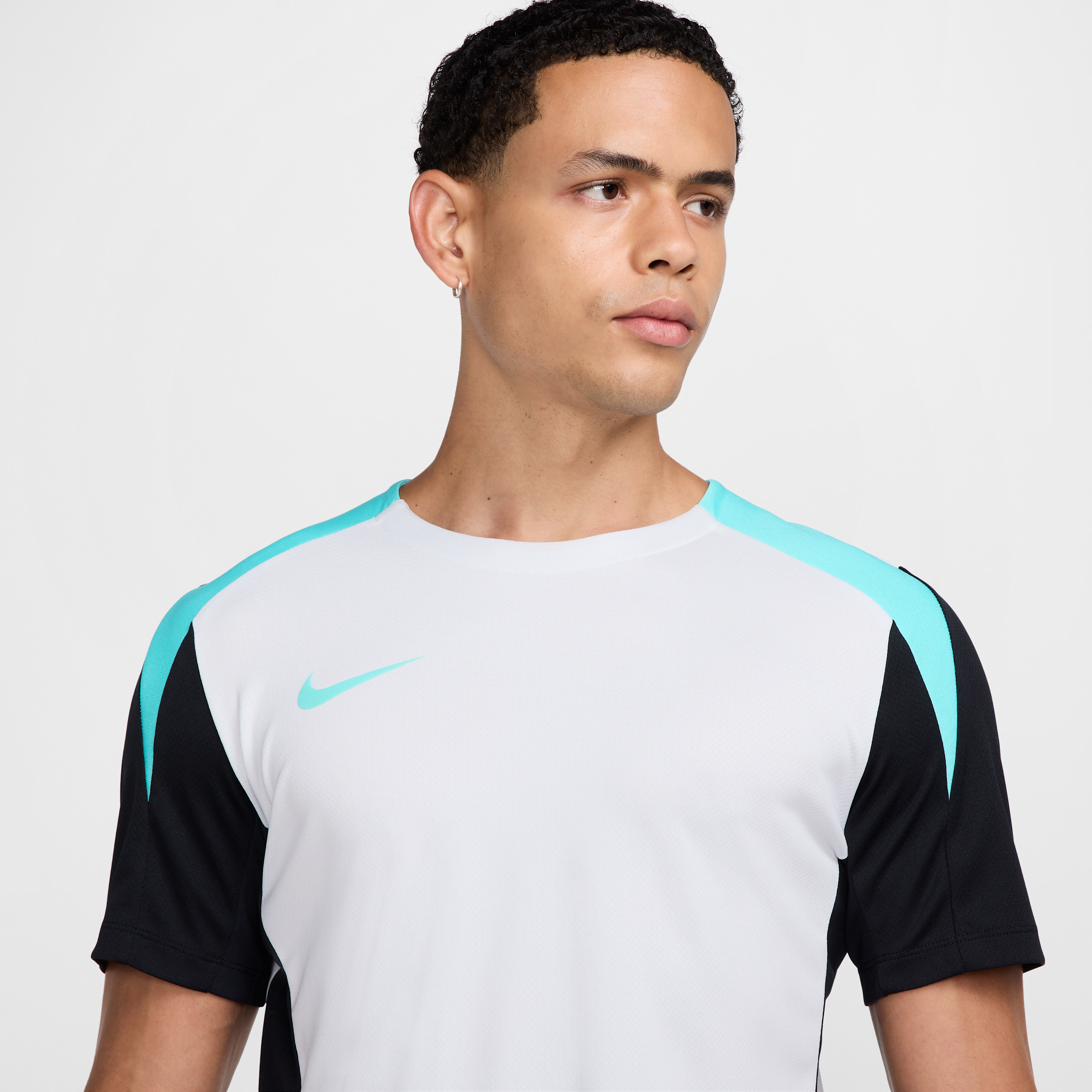 Haut de foot à manches courtes Dri-FIT Nike Strike pour homme - Gris