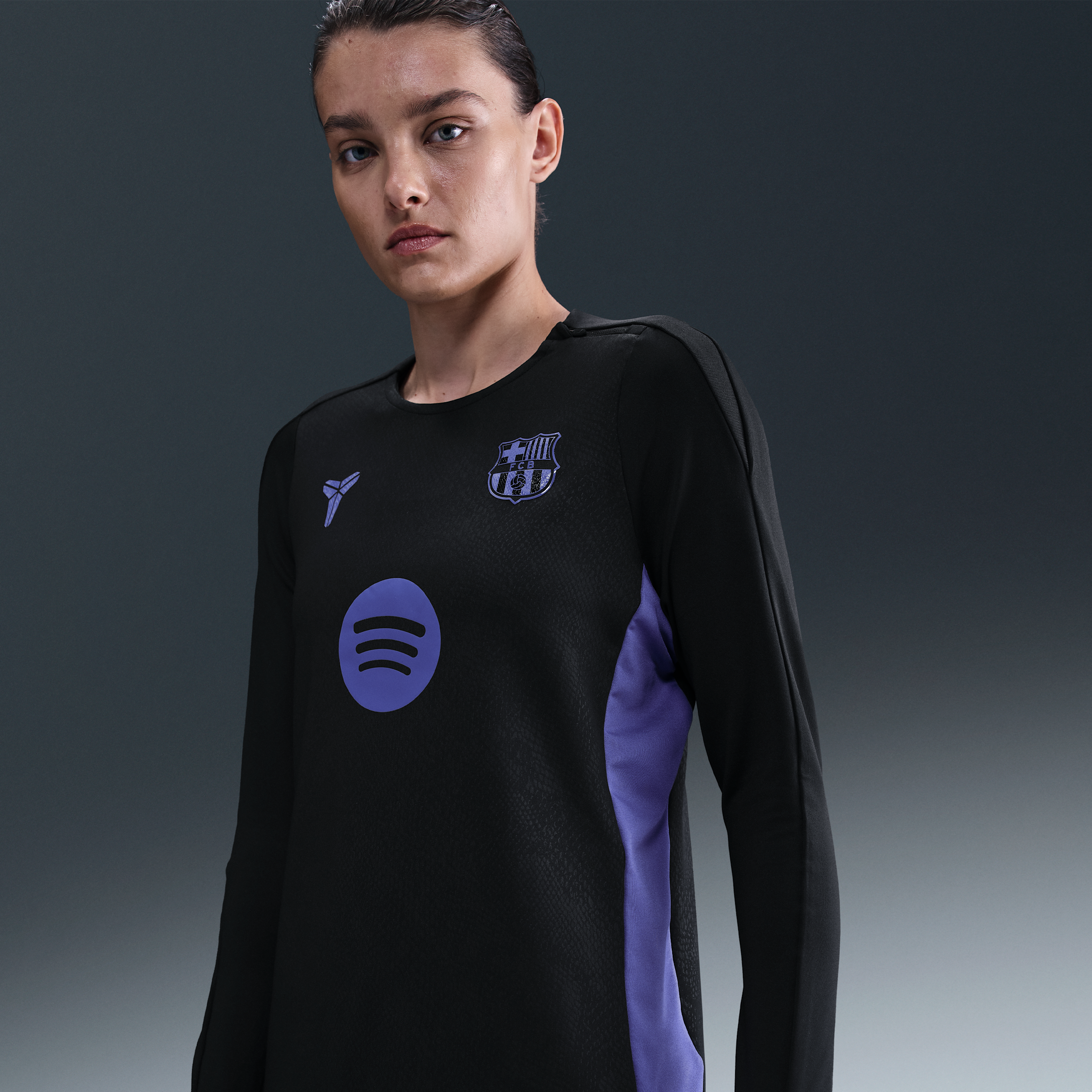 Nike FC Barcelona Strike Uit Kobe Dri-FIT warming-uptop met ronde hals voor dames - Zwart