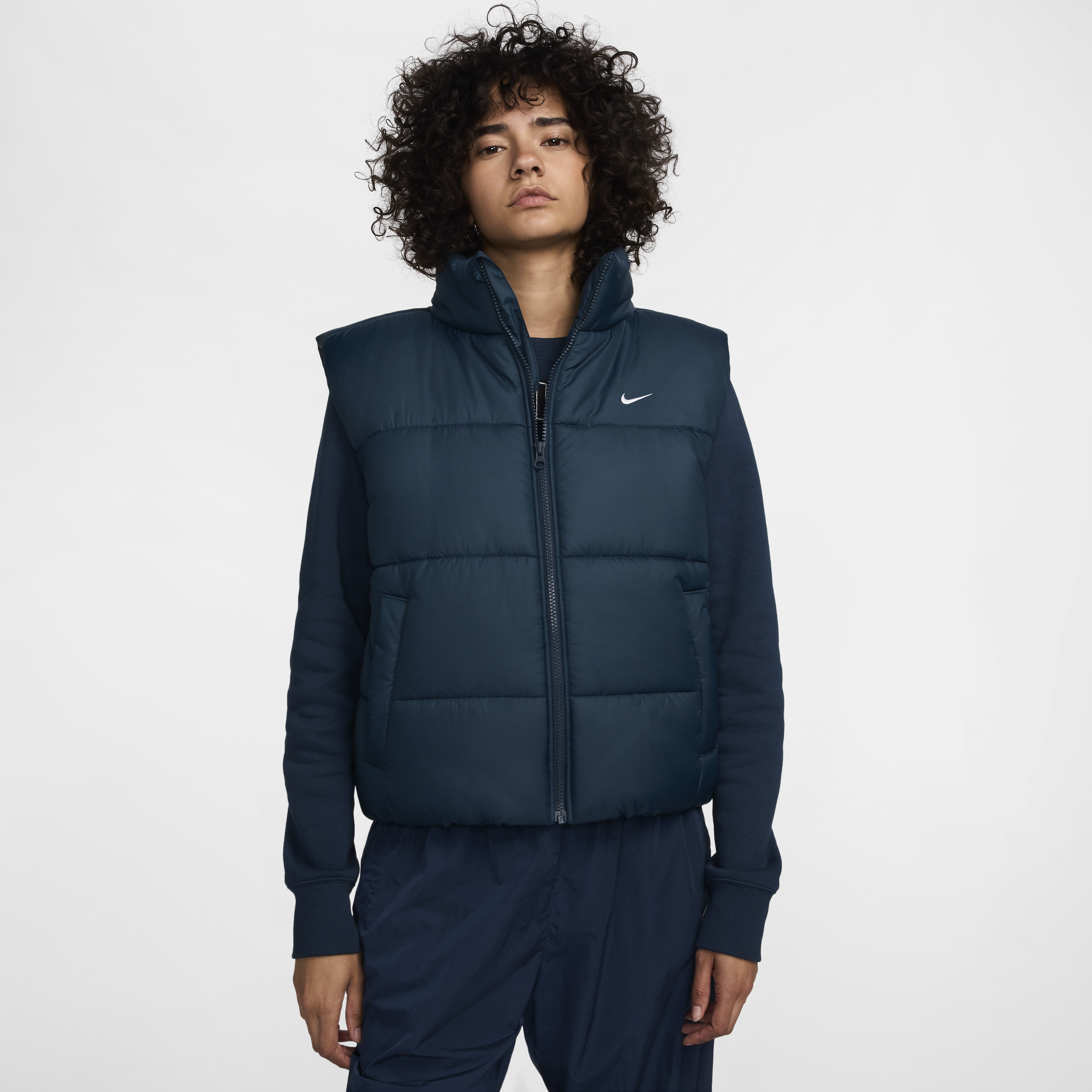 veste-sans-manches-ample-therma-fit-nike-sportswear-classic-puffer-pour-femme-bleu-s-fr-38-40-fz5922-478