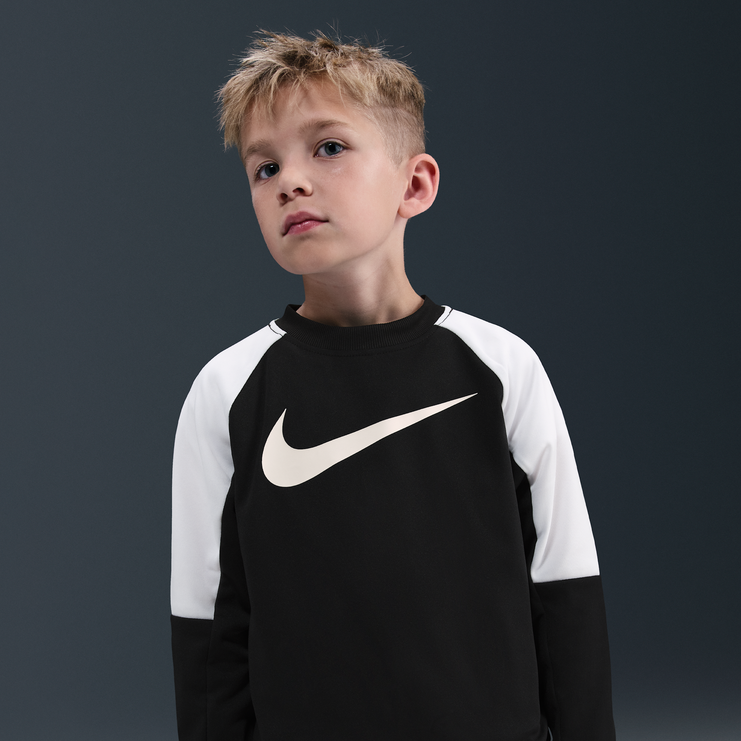 Thumbnail - Nike Dri-FIT Lifestyle Essentials zweiteiliges Rundhalsshirt-Set (jüngere Kinder) - Schwarz