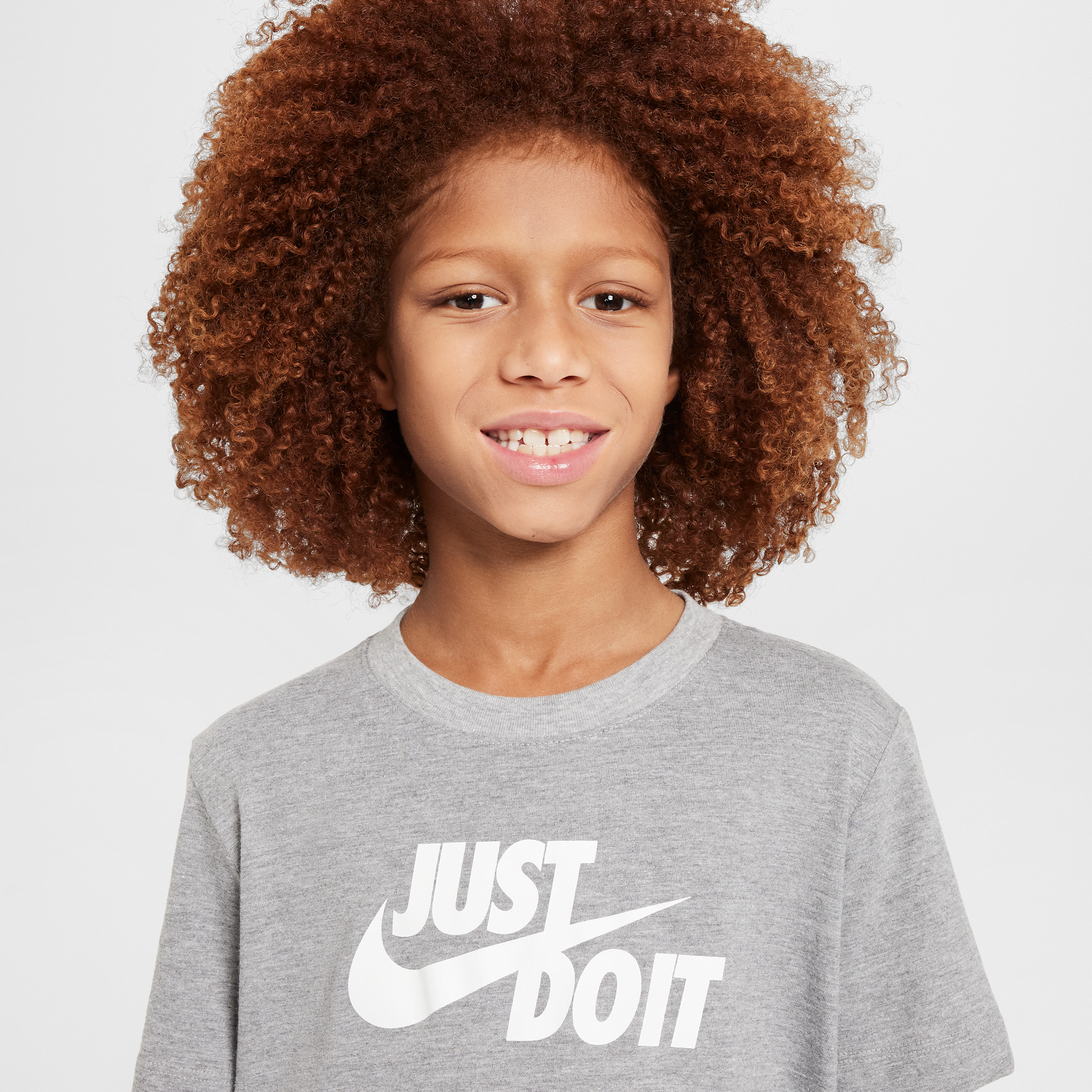 Thumbnail - Nike Sportswear T-Shirt (ältere Kinder) - Grau