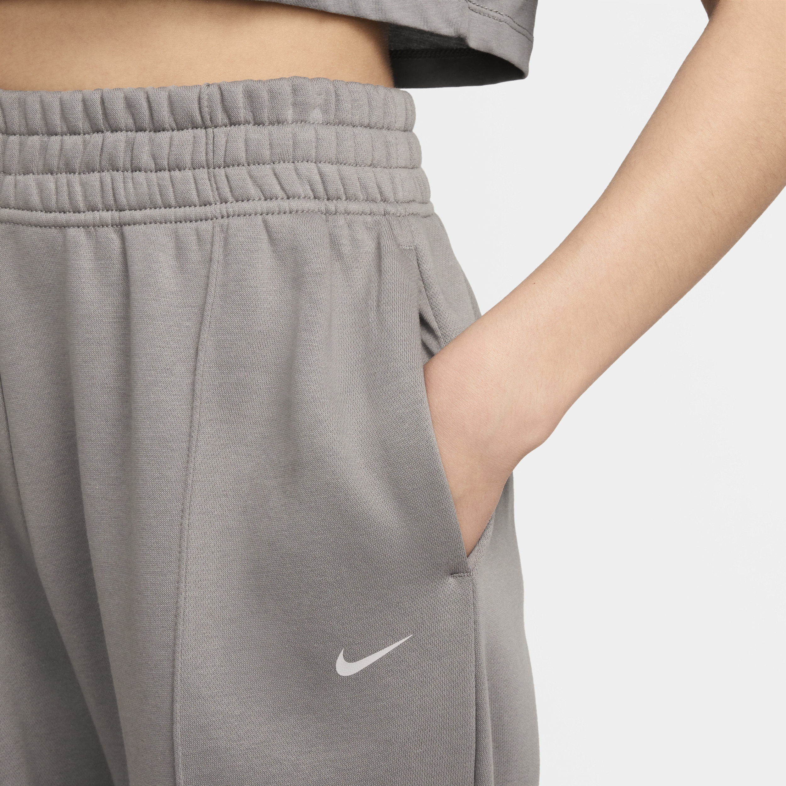 Nike Sportswear ruimvallende fleecebroek voor dames Grijs
