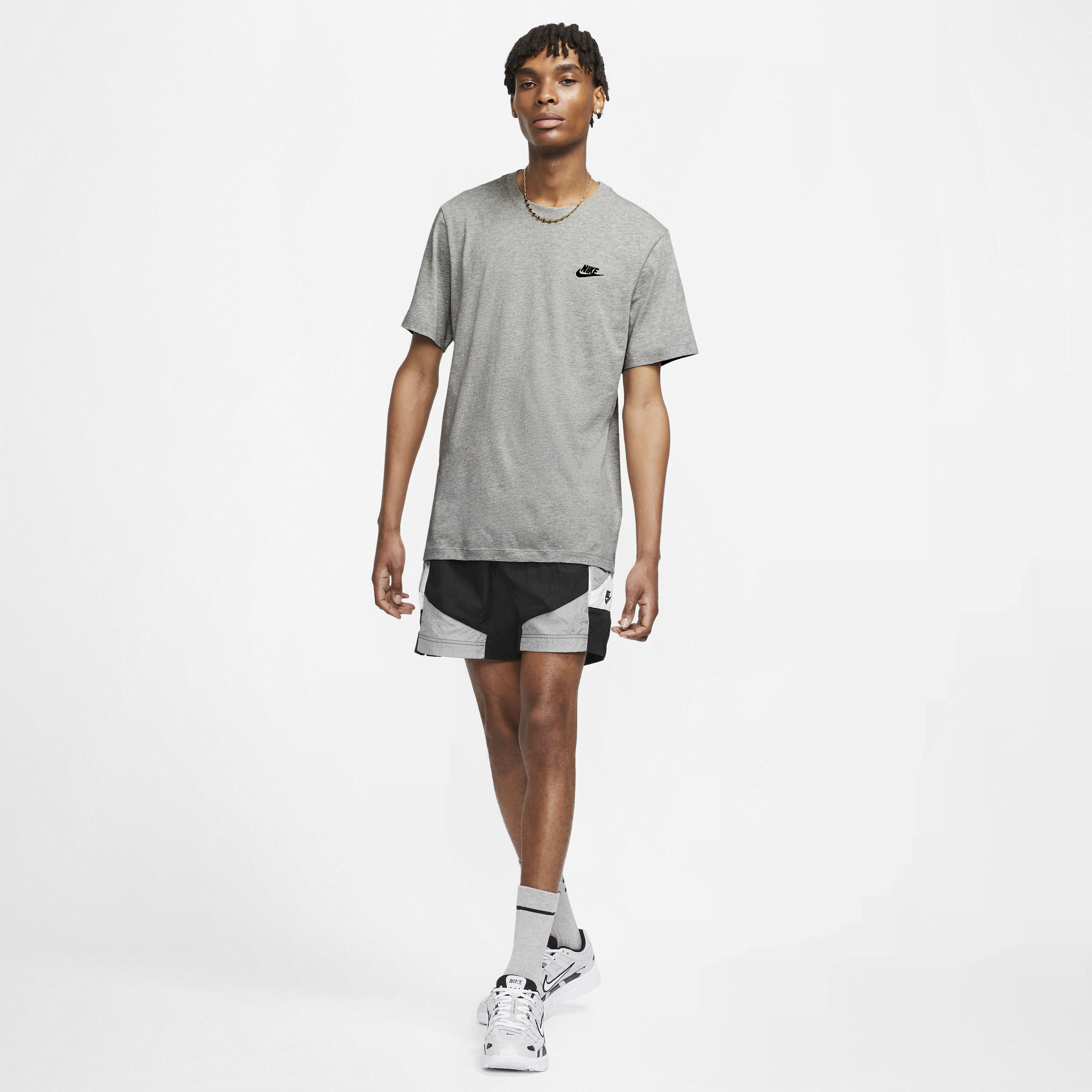 T-shirt Nike Sportswear Club pour Homme - Gris