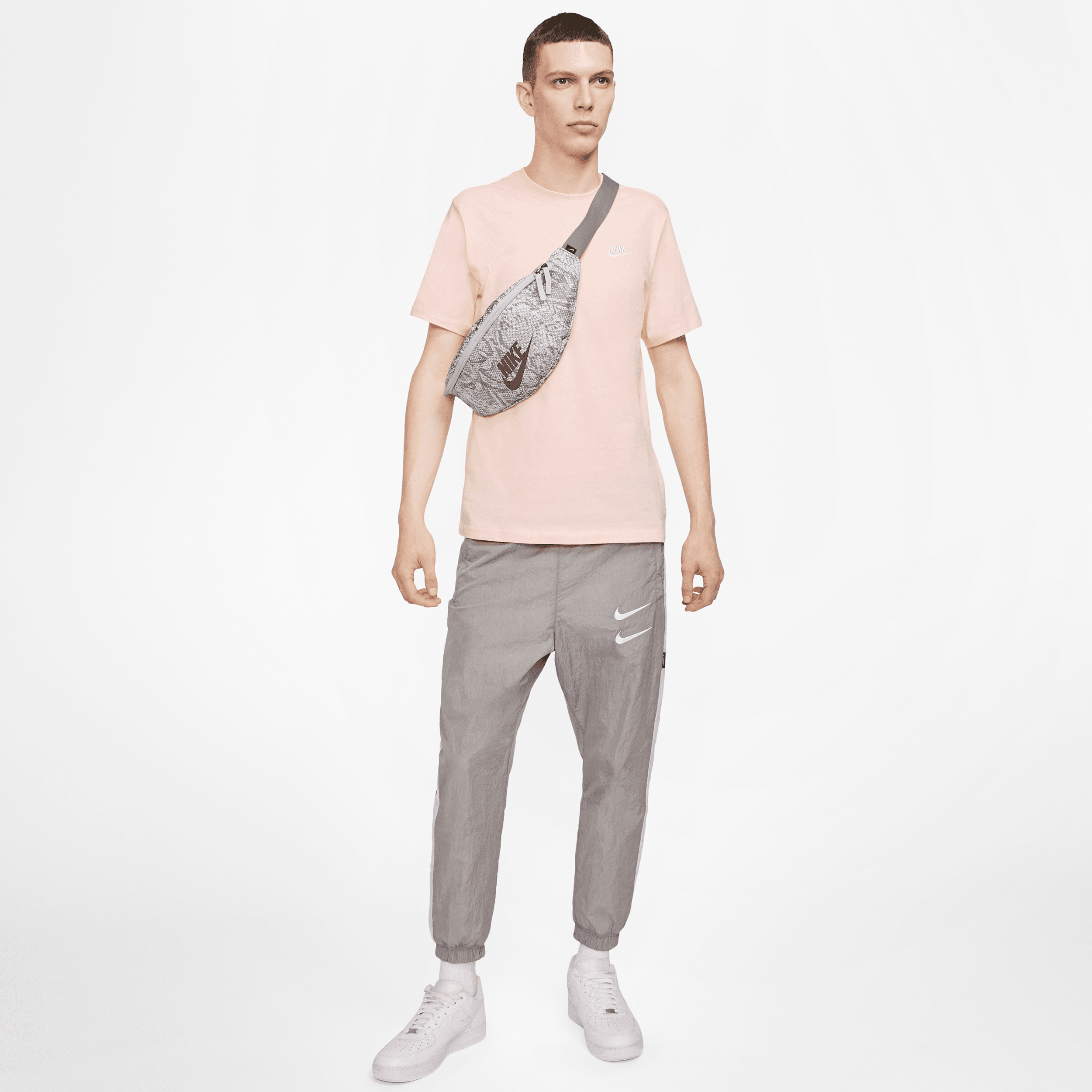 T-shirt Nike Sportswear Club pour Homme - Rose