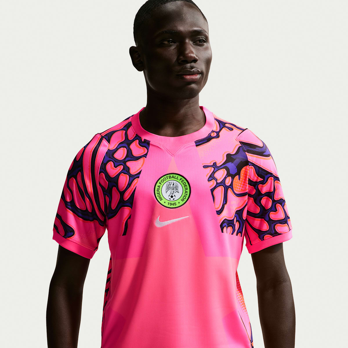 Maillot de foot à manches courtes Replica Nike Dri-FIT Nigeria 2026 Stadium Gardien de but pour homme - Rose