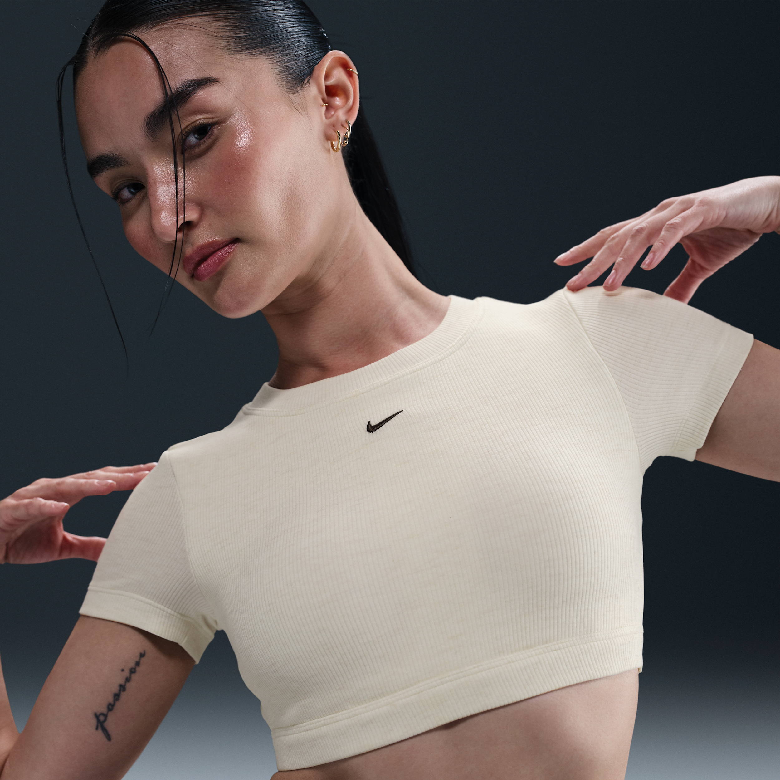 【ナイキ(NIKE)公式ストア】ナイキ スポーツウェア クラシック ウィメンズ ライトサポート ベビー Tシャツ ブラ HF5418-133 ホワイト 【ナイキ(NIKE)公式ストア】ナイキ スポーツウェア クラシック ウィメンズ ライトサポート ベビー Tシャツ ブラ HF5418-133 ホワイト