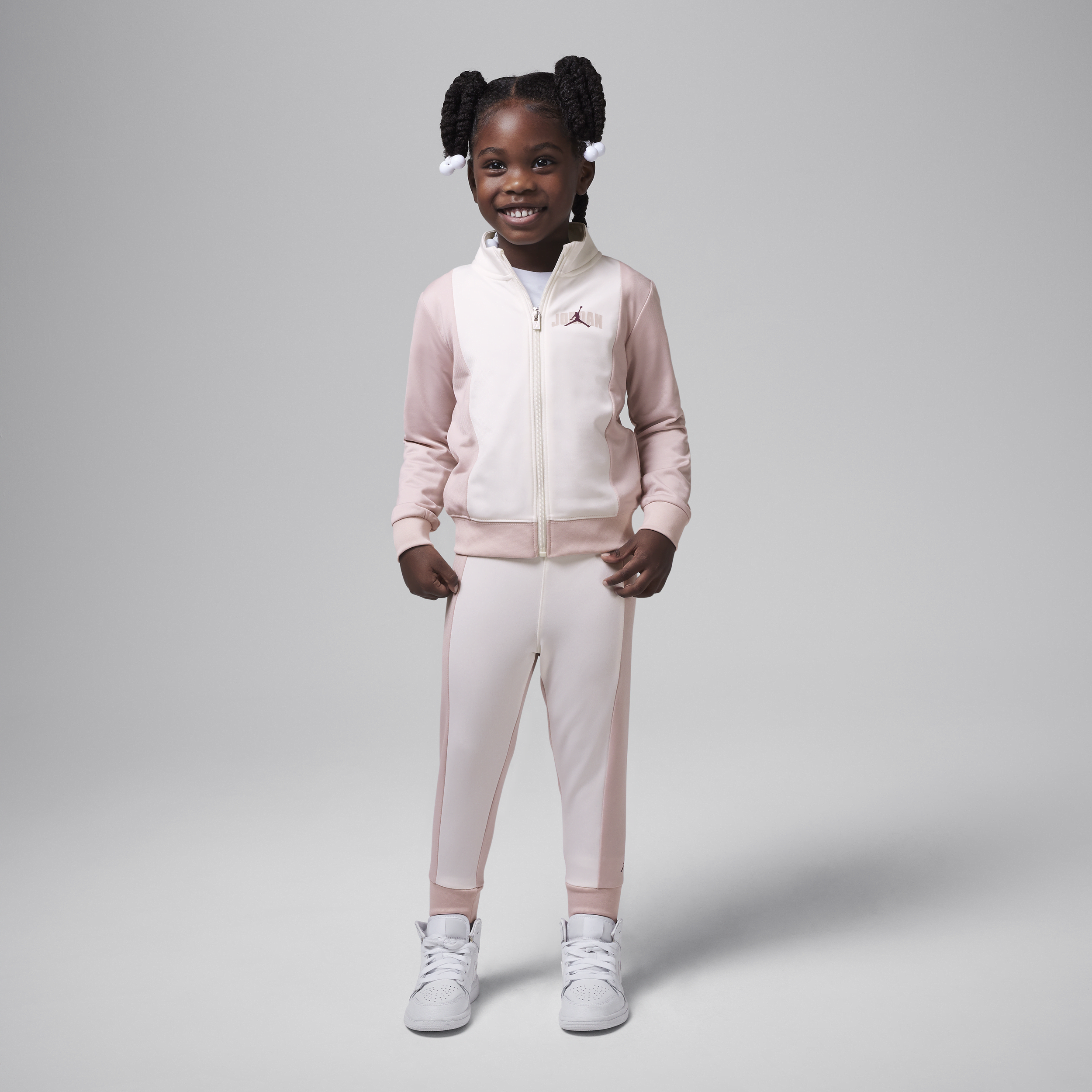 【ナイキ(NIKE)公式ストア】ジョーダン ベビー アーチド ジョーダン ツーピース トリコット セットアップ IB2517-133 ホワイト 【ナイキ(NIKE)公式ストア】ジョーダン ベビー アーチド ジョーダン ツーピース トリコット セットアップ IB2517-133 ホワイト