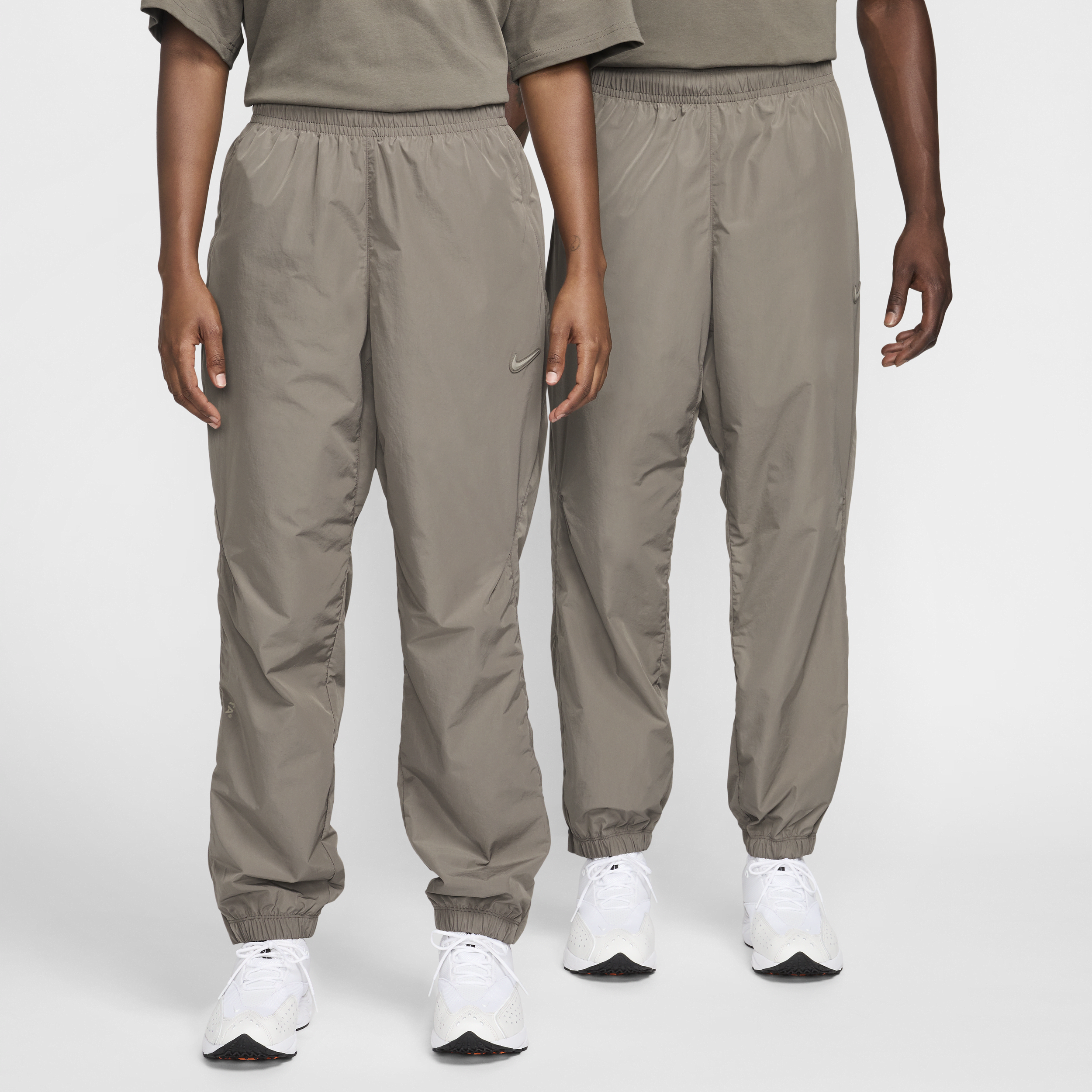 【ナイキ(NIKE)公式ストア】NOCTA ノーススター ナイロン トラックパンツ FN7669-040 グレー 【ナイキ(NIKE)公式ストア】NOCTA ノーススター ナイロン トラックパンツ FN7669-040 グレー