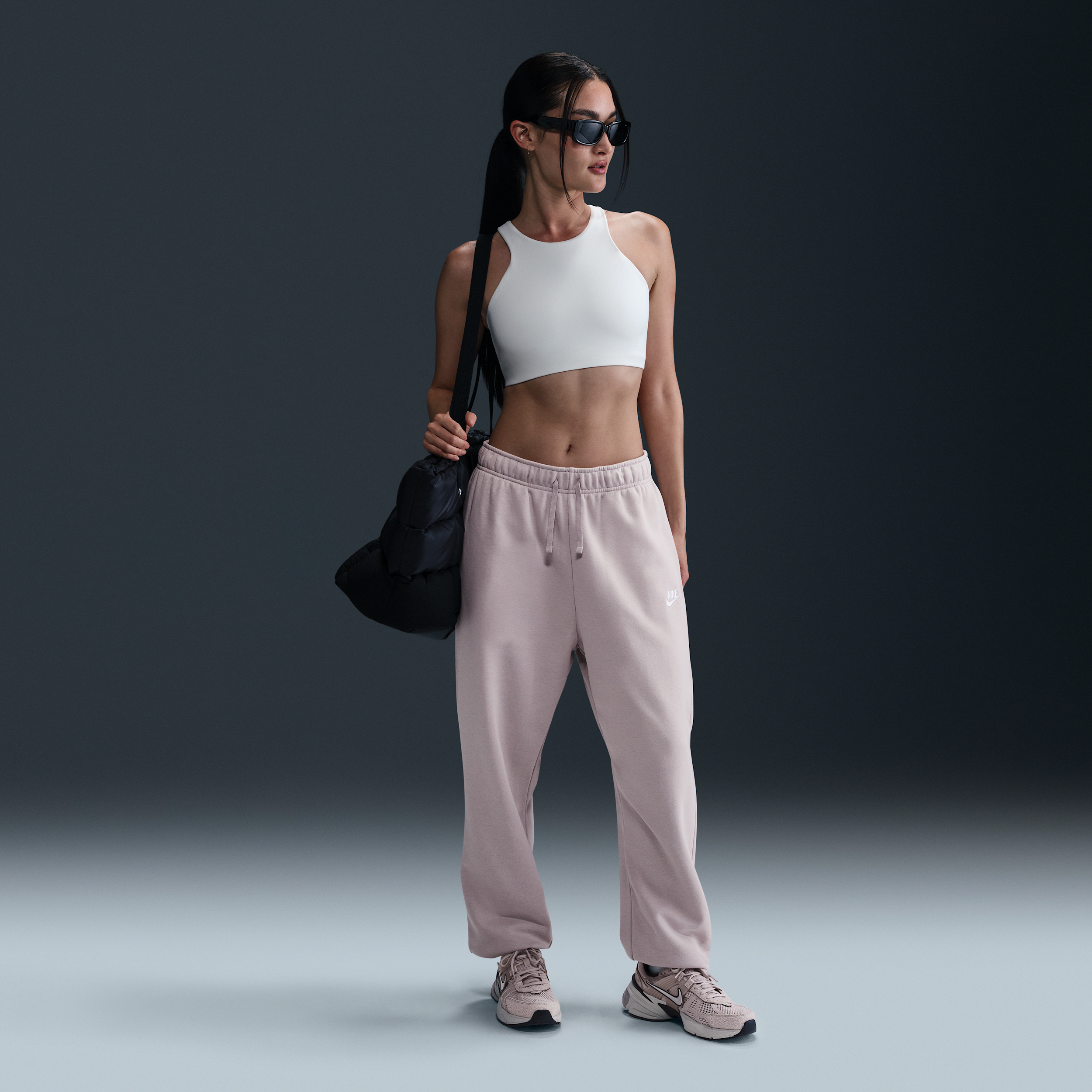【ナイキ(NIKE)公式ストア】ナイキ スポーツウェア クラブ フリース ウィメンズ ミッドライズ オーバーサイズド スウェットパンツ DQ5801-019 パープル 【ナイキ(NIKE)公式ストア】ナイキ スポーツウェア クラブ フリース ウィメンズ ミッドライズ オーバーサイズド スウェットパンツ DQ5801-019 パープル