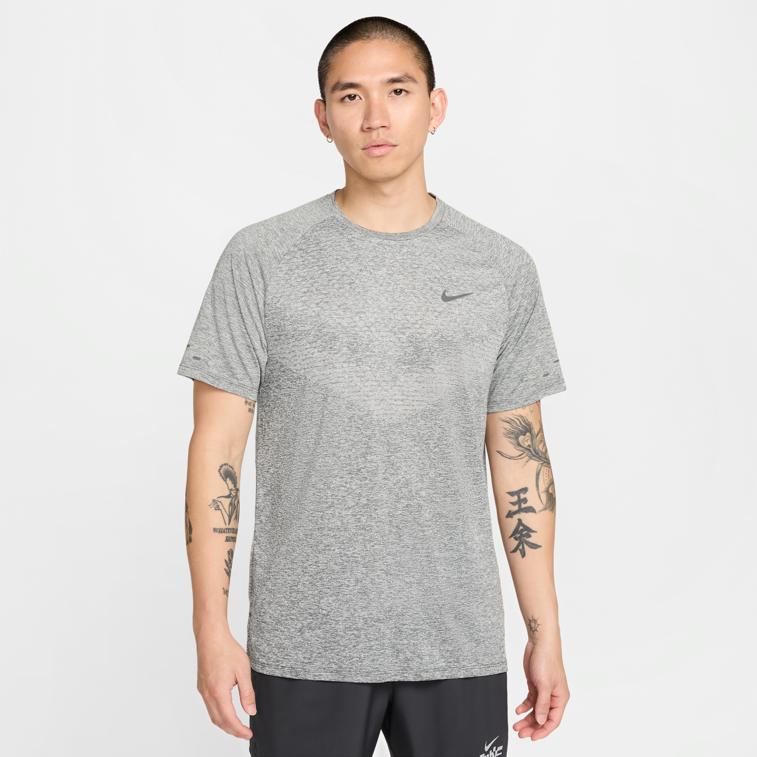 【ナイキ(NIKE)公式ストア】ナイキ ストライド メンズ Dri-FIT ADV ショートスリーブ ランニングトップ HV5204-084 グレー 【ナイキ(NIKE)公式ストア】ナイキ ストライド メンズ Dri-FIT ADV ショートスリーブ ランニングトップ HV5204-084 グレー