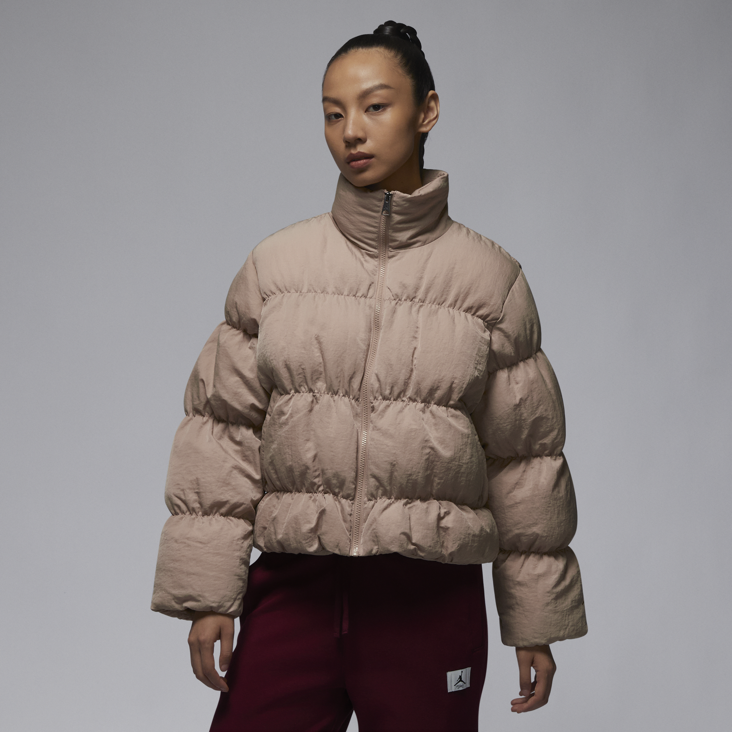【ナイキ(NIKE)公式ストア】ジョーダン ウィメンズ パファー ジャケット FB5150-277 ブラウン 【ナイキ(NIKE)公式ストア】ジョーダン ウィメンズ パファー ジャケット FB5150-277 ブラウン
