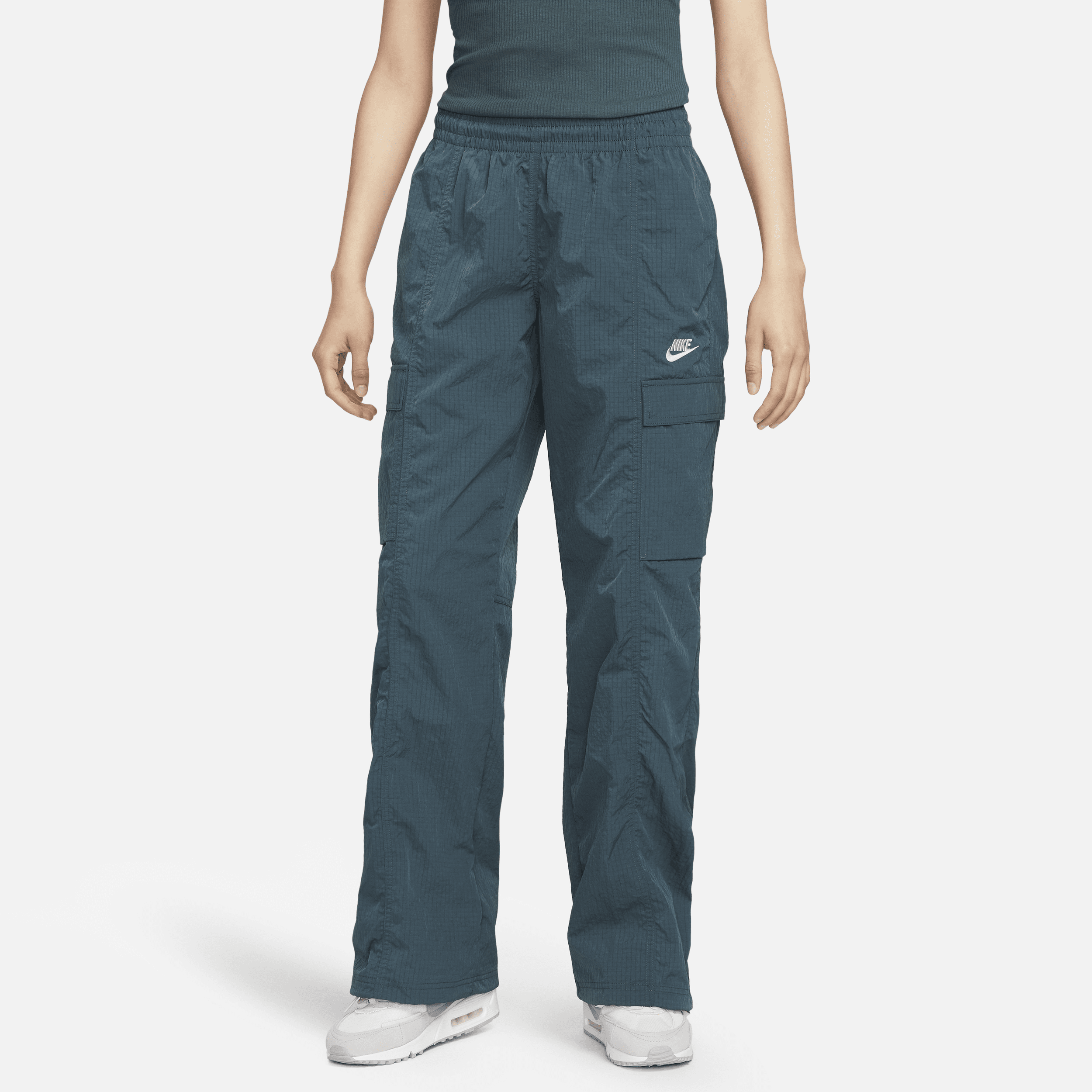 Nike Sportswear Geweven cargobroek voor dames - Groen