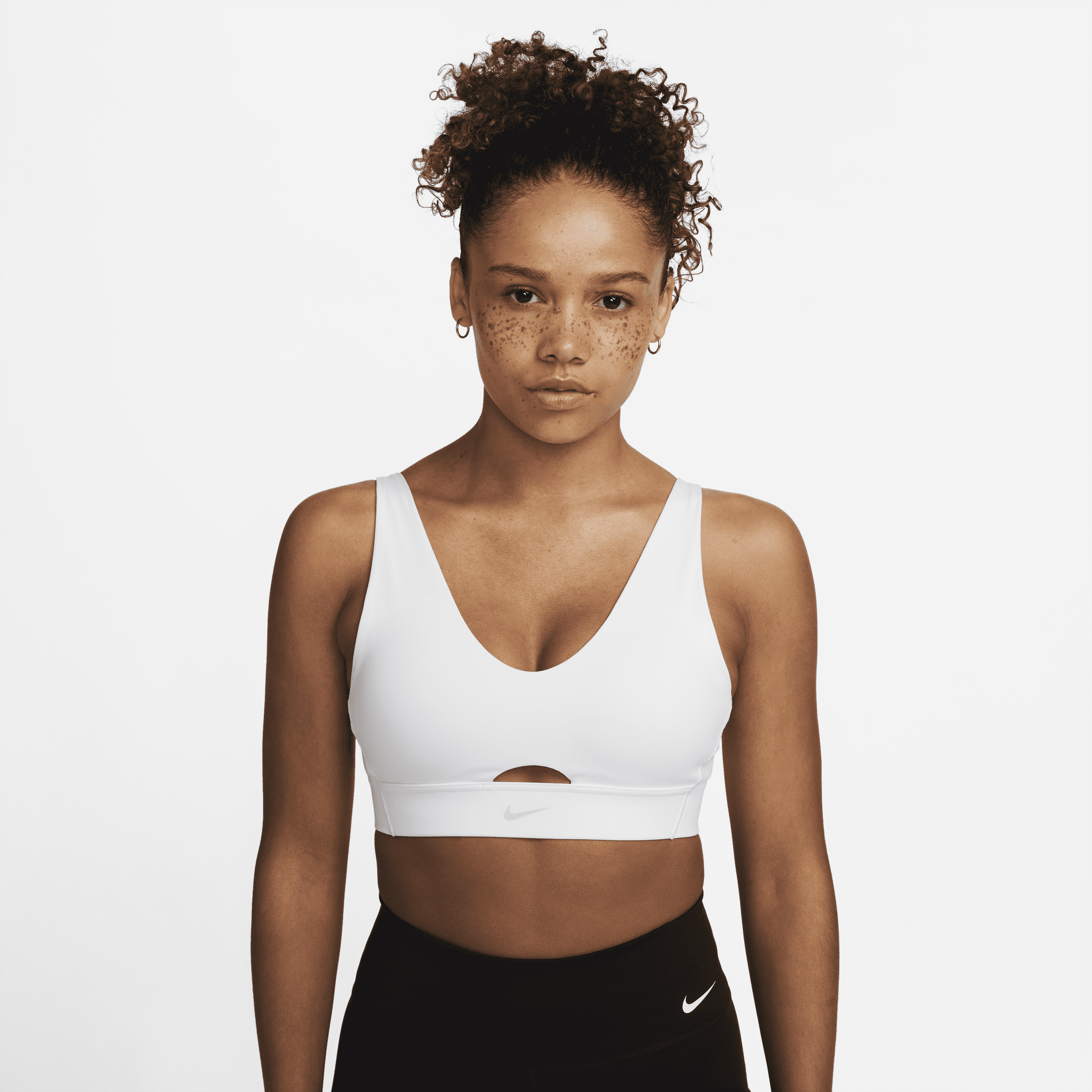 Nike Indy Plunge Cutout-sports-bh med indlæg og medium støtte til kvinder - hvid