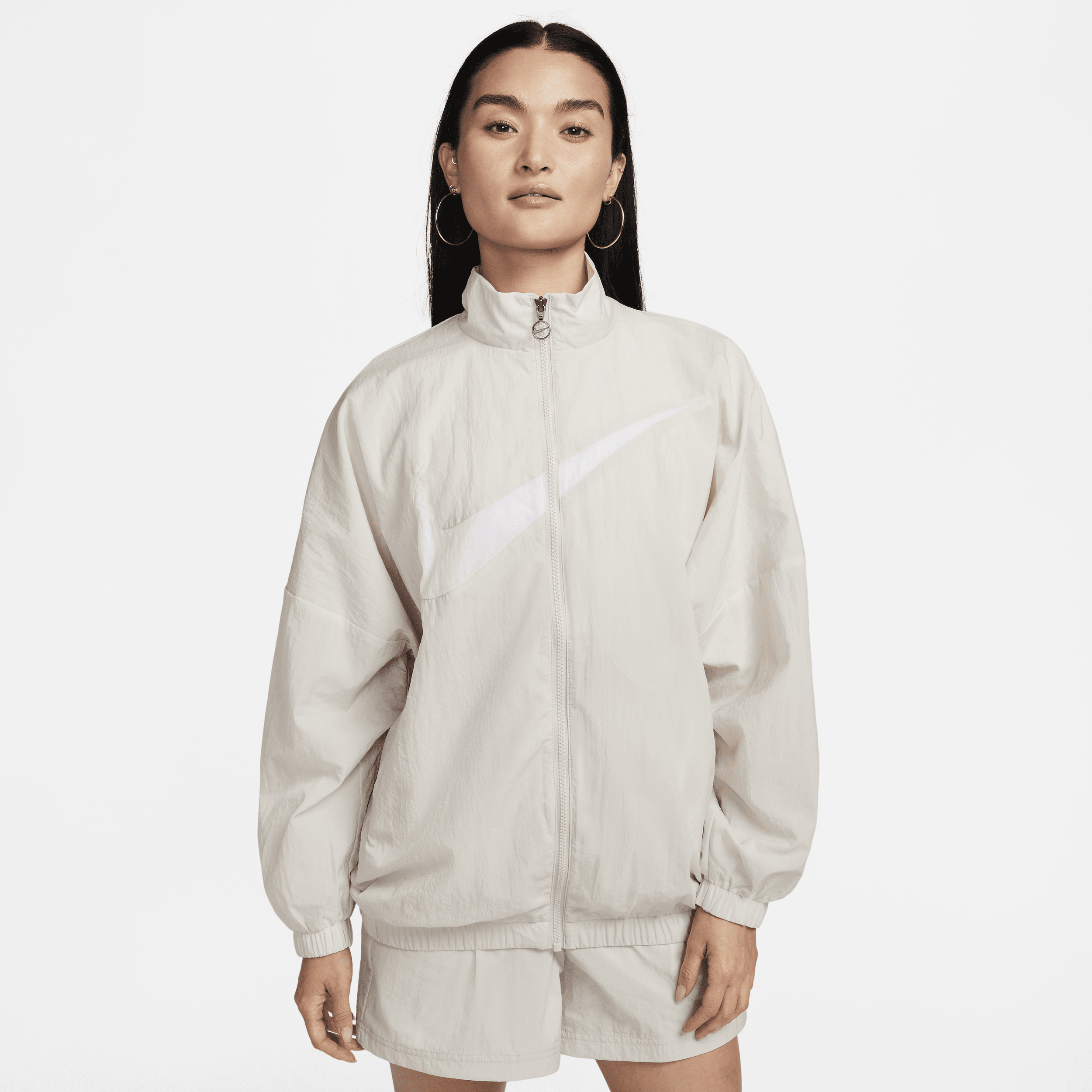 【ナイキ(NIKE)公式ストア】ナイキ スポーツウェア エッセンシャル ウィメンズ ウーブン ジャケット DX5865-104 ブラウン 【ナイキ(NIKE)公式ストア】ナイキ スポーツウェア エッセンシャル ウィメンズ ウーブン ジャケット DX5865-104 ブラウン